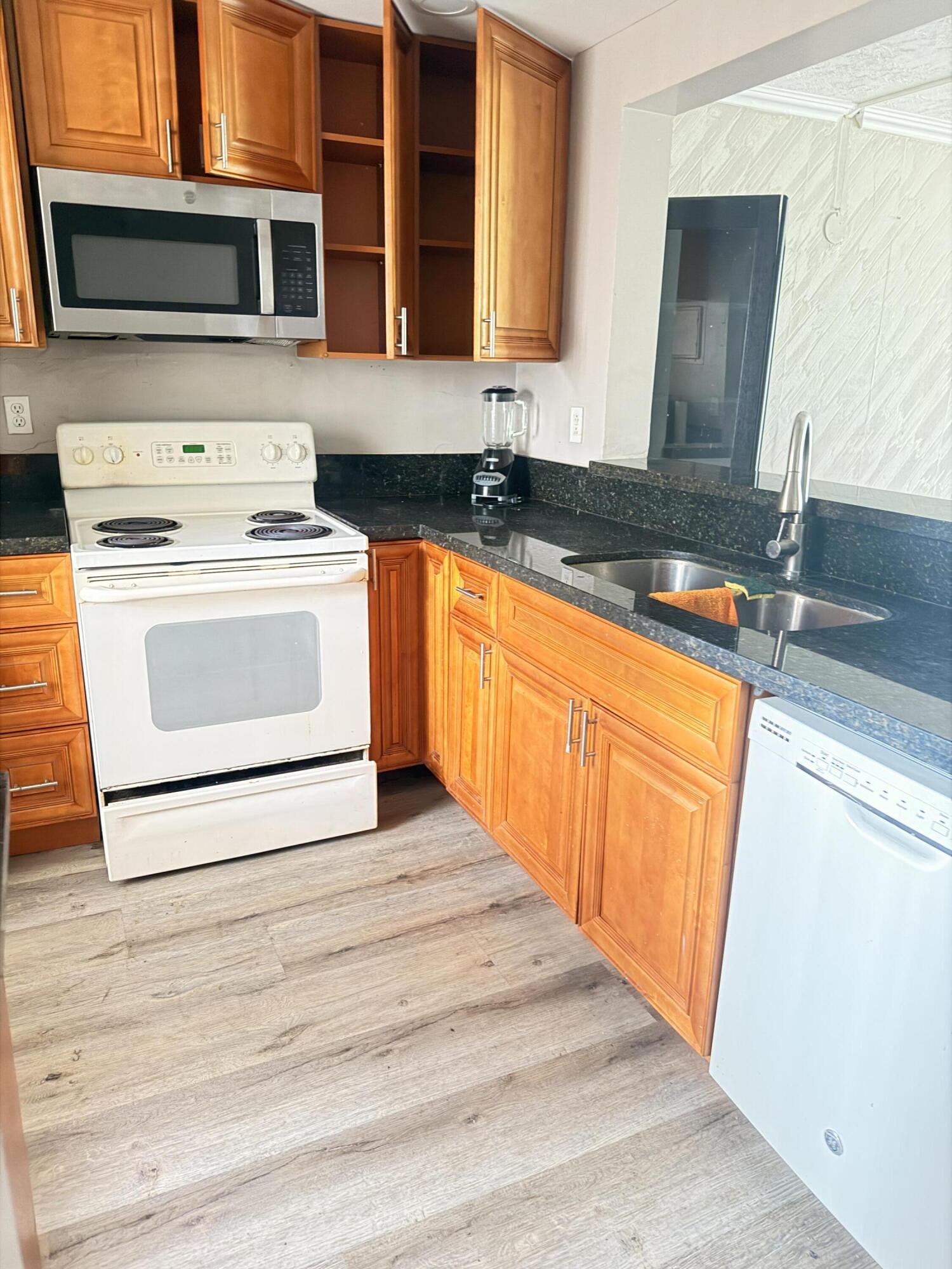 Home in Tamarac, FL 33321 — photo 3