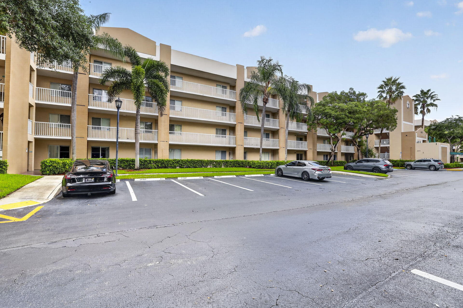 9537 Weldon Circle 405 — photo