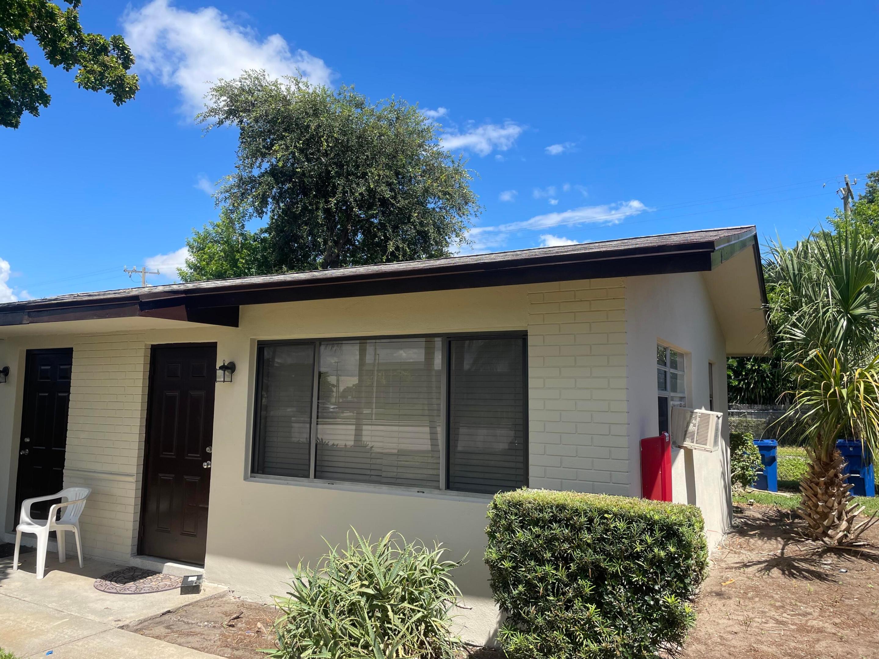 1150 W Blue Heron Boulevard — photo