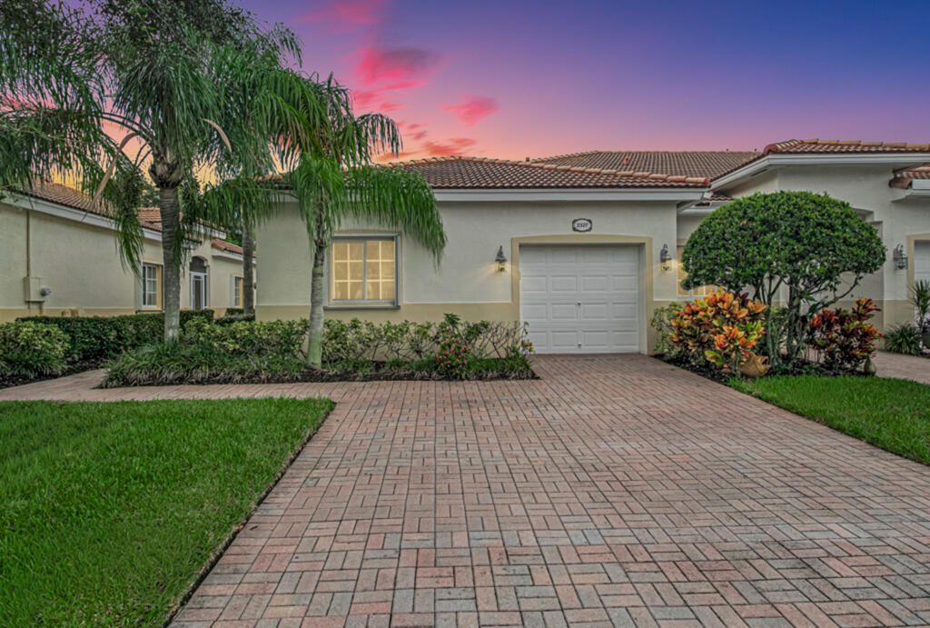 2327 Windjammer Way — photo