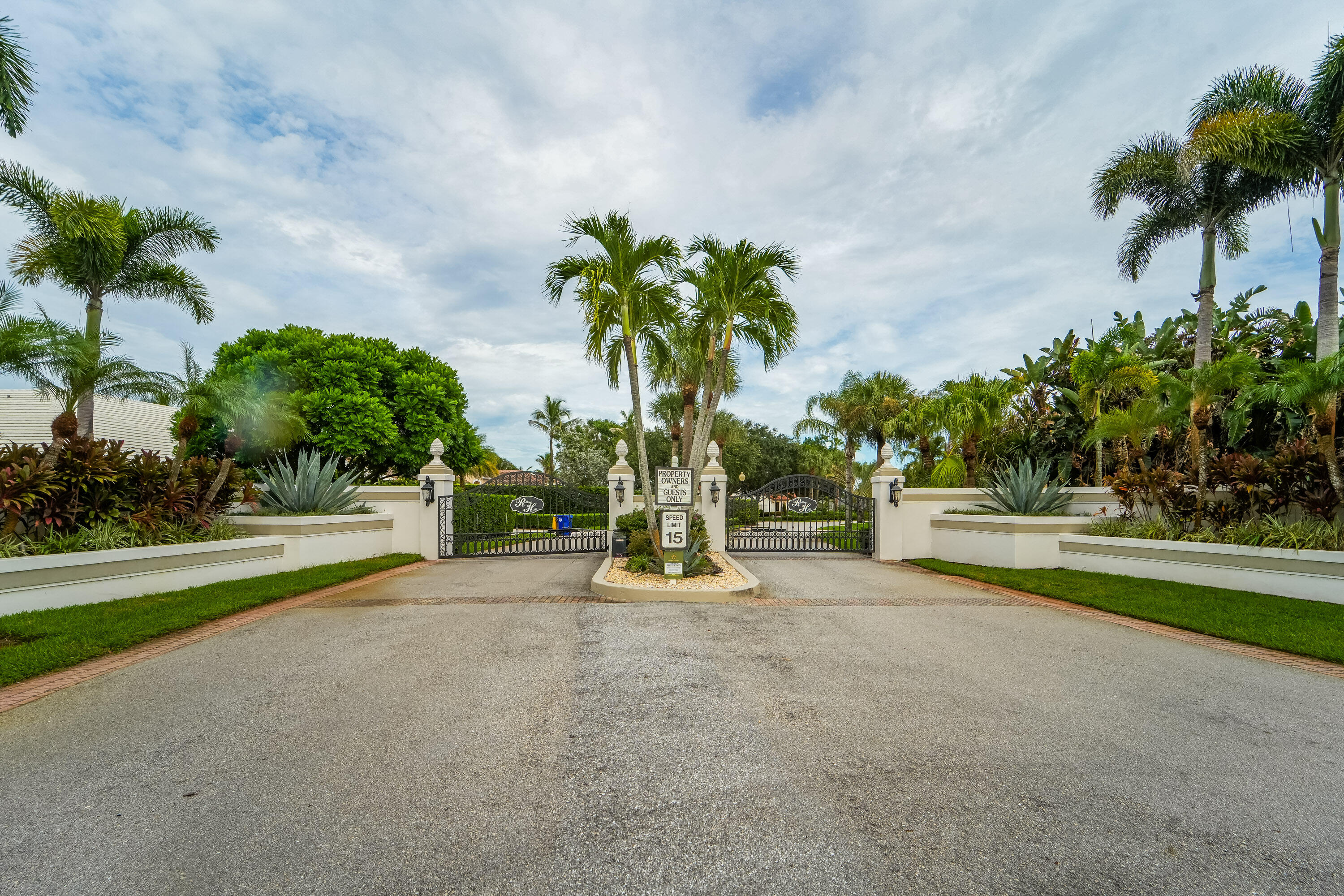 17257 SE Galway Court — photo