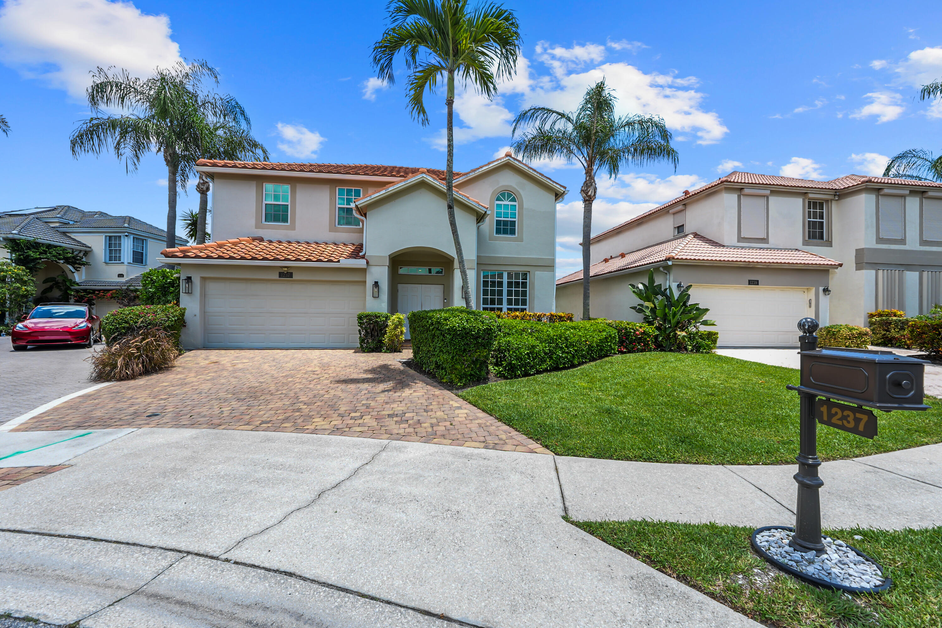 1237 Avondale Lane — photo