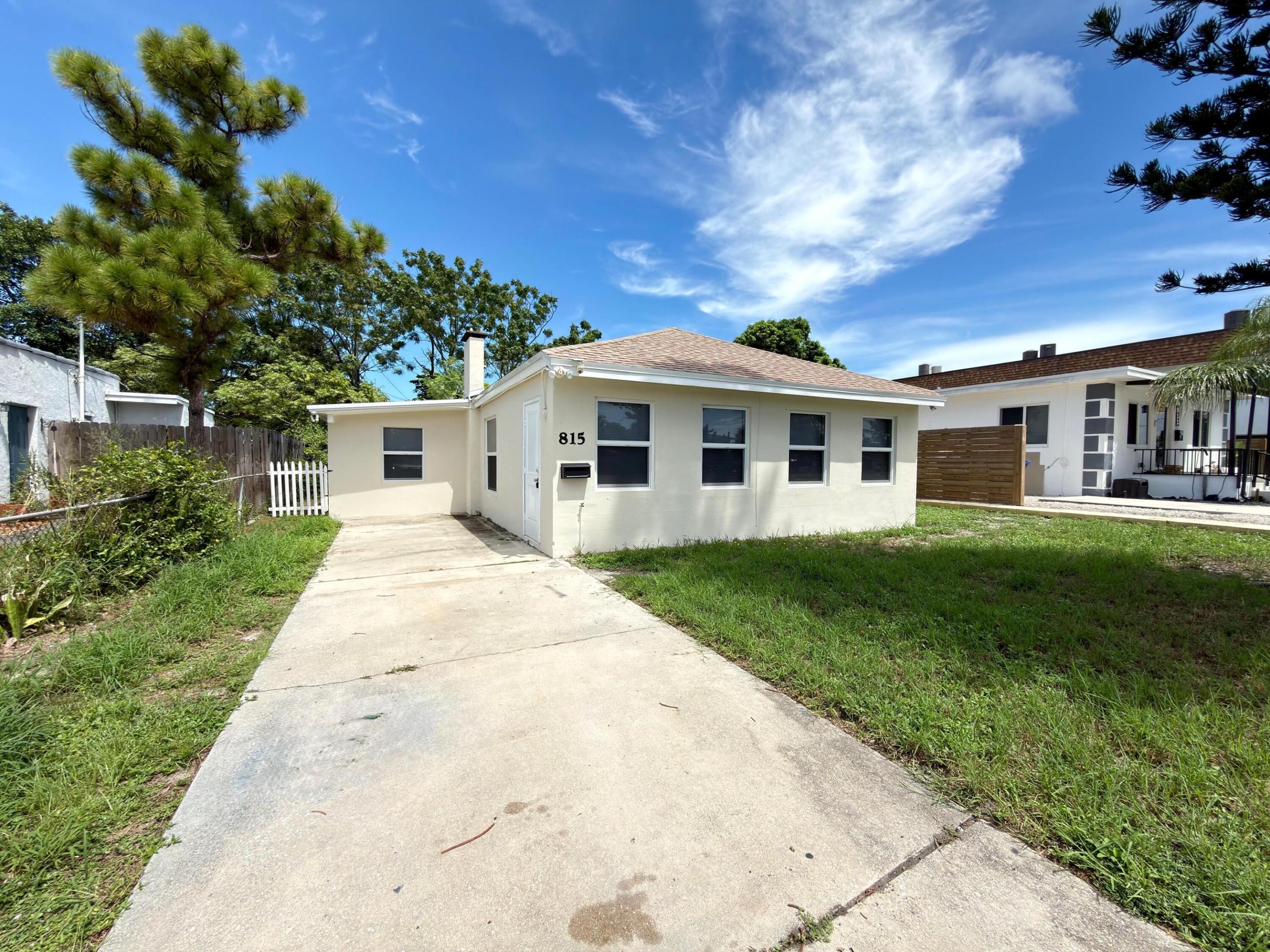 815 Bayberry Drive — photo