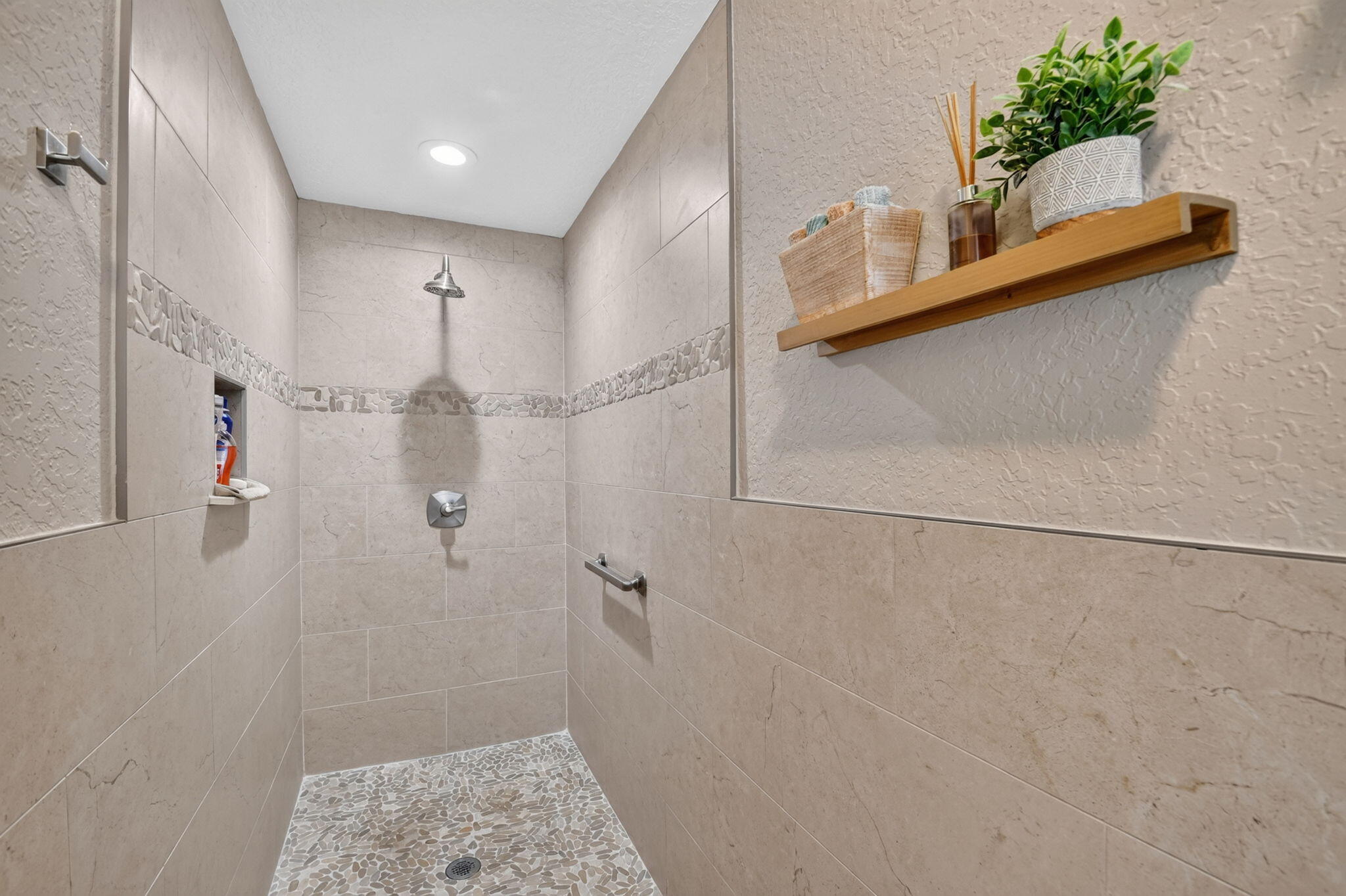 6097 Bay Isles Drive — photo