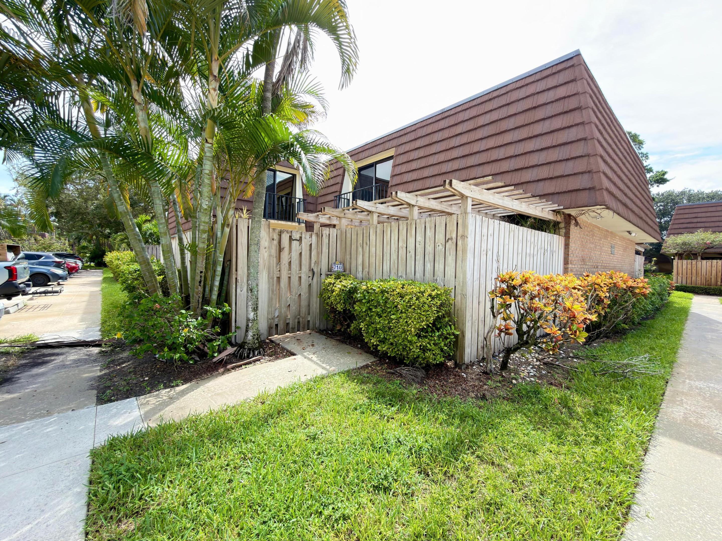 710 7th Lane — photo