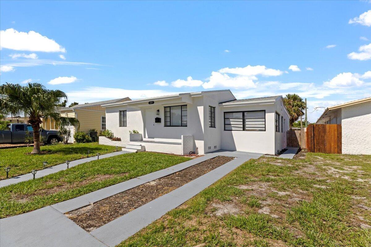 1227 N Ocean Breeze — photo