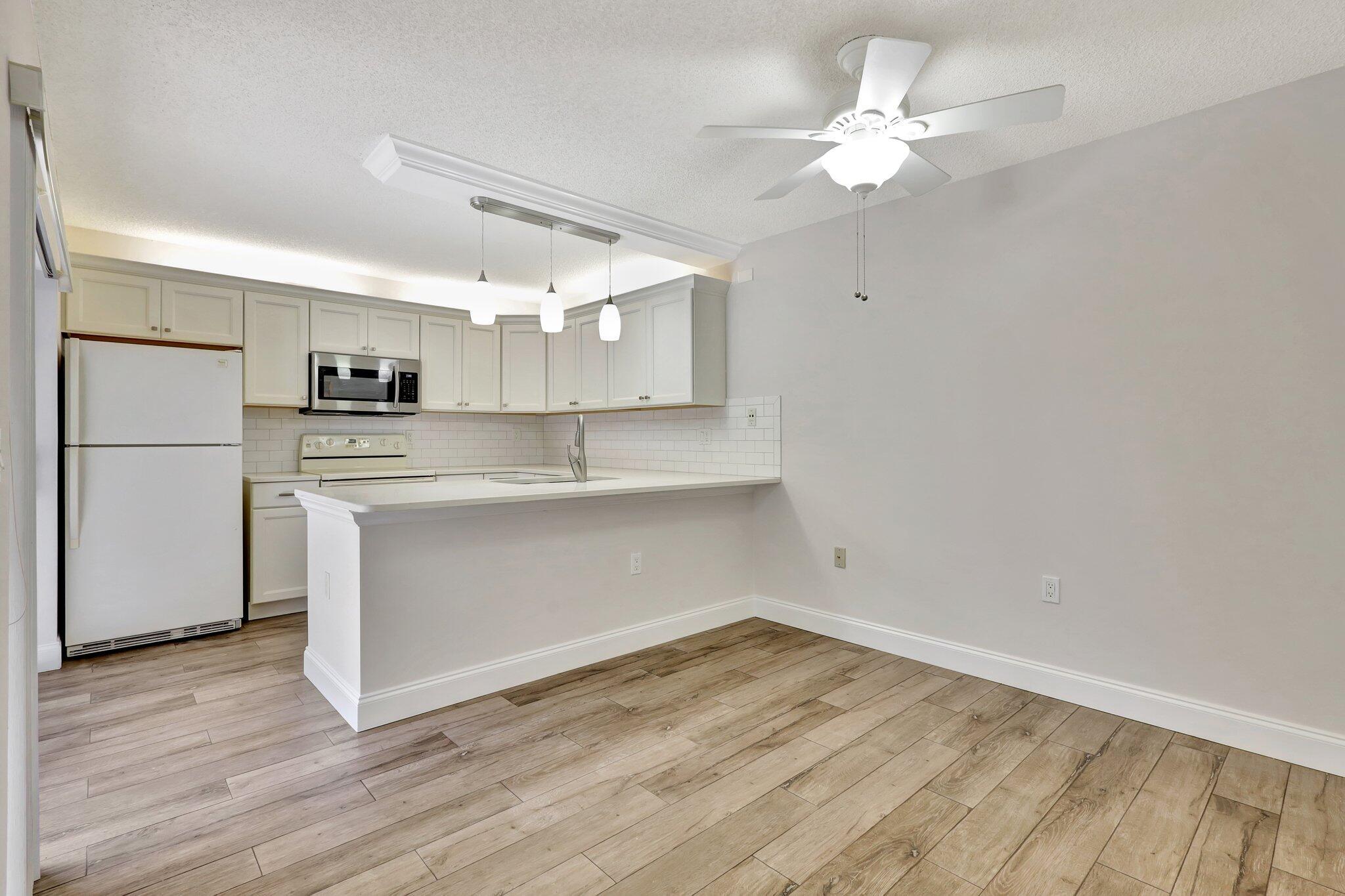 7118 71st Way — photo