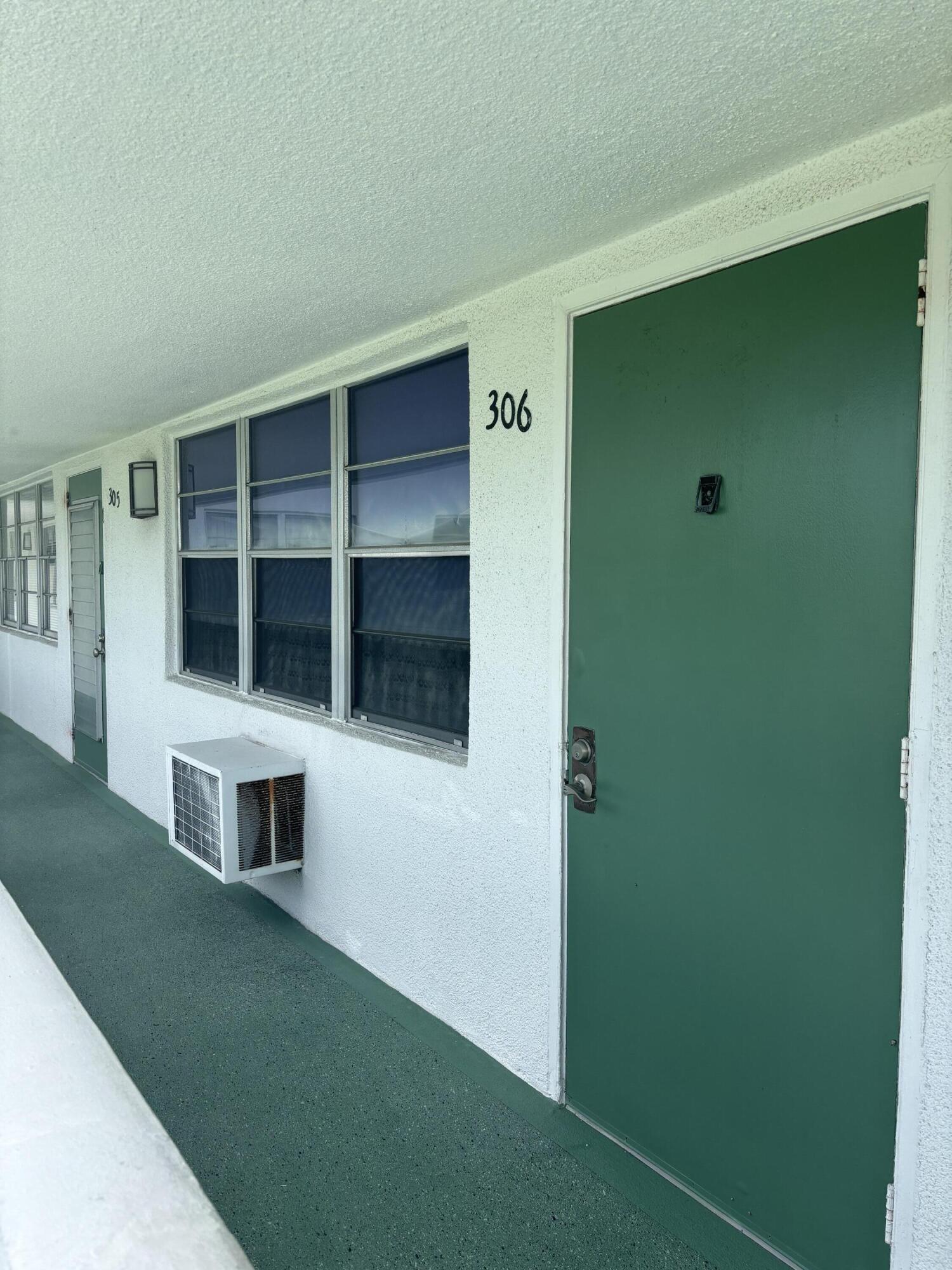 306 Farnham M — photo