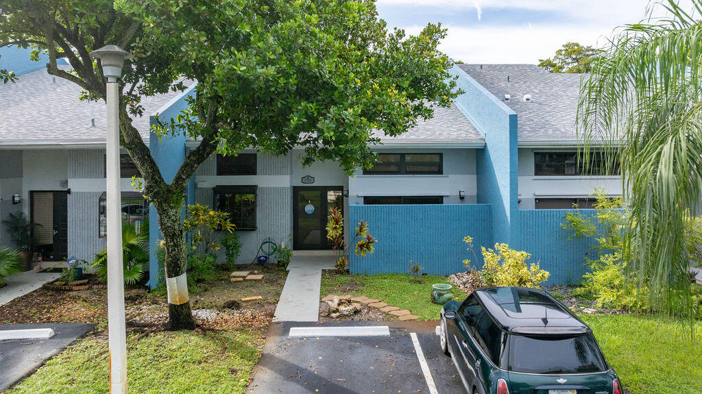 2840 S Oakland Forest Drive 2703 — photo