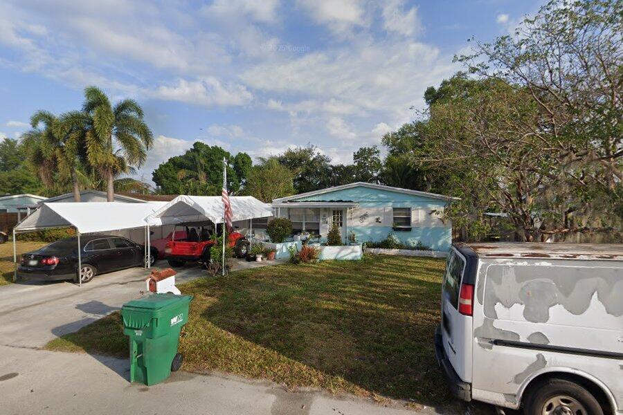 4269 SW 50th Street — photo