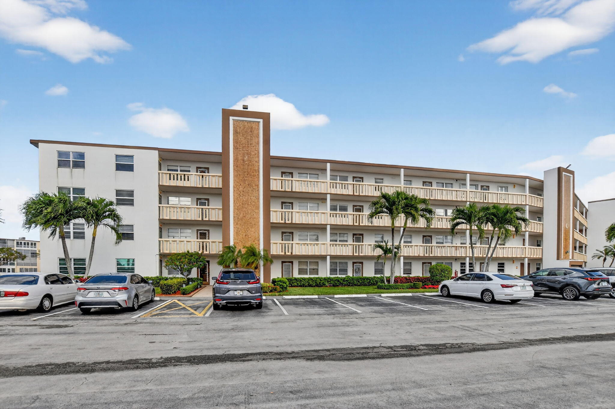 1041 Guilford C — photo