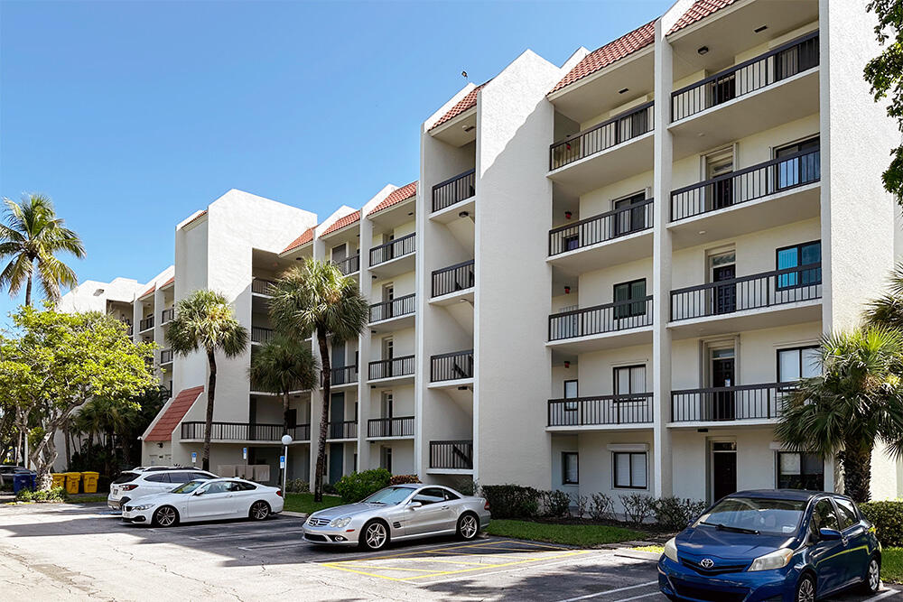 3000 Presidential Way Apt 106 — photo