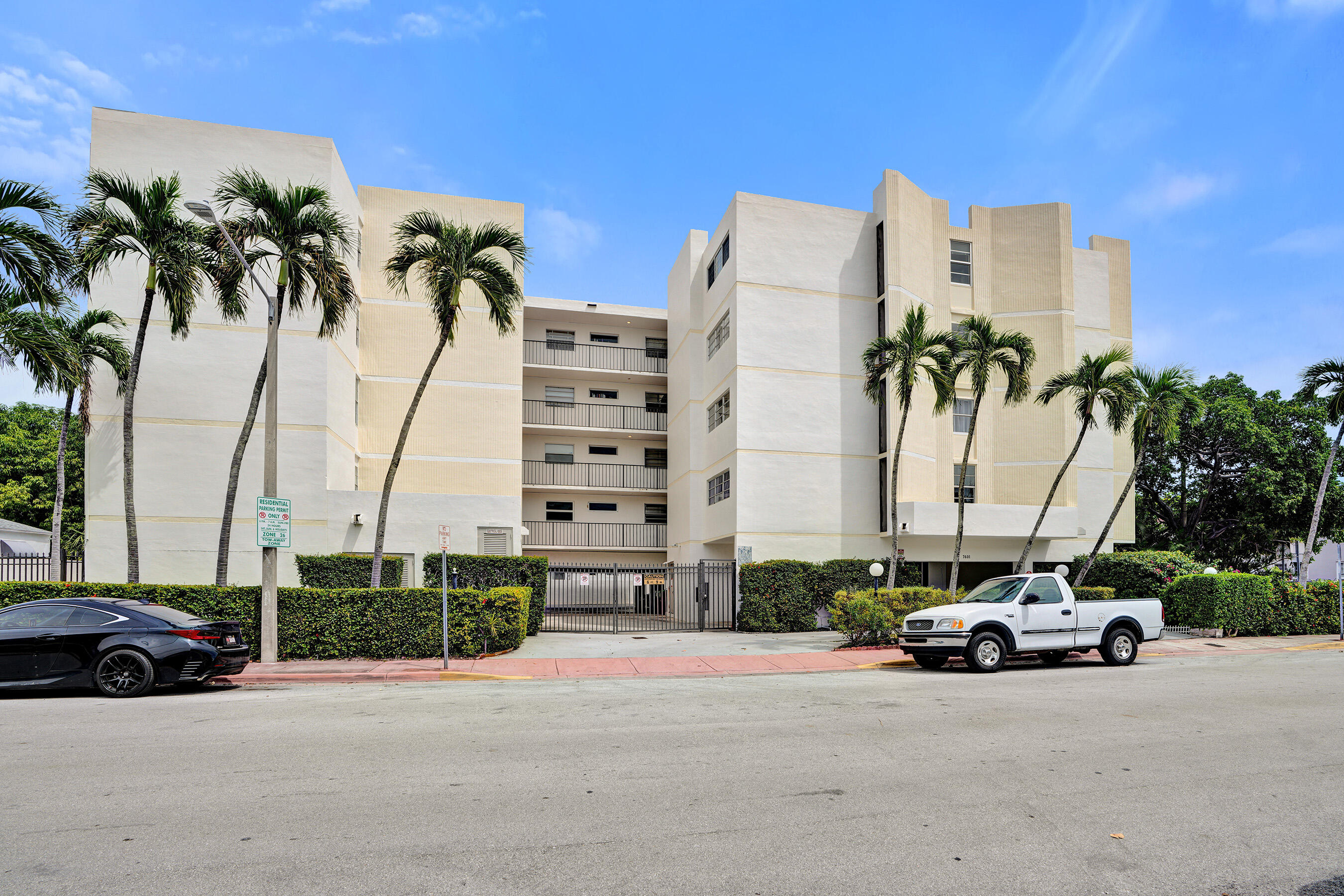 7601 Byron Avenue 3C — photo