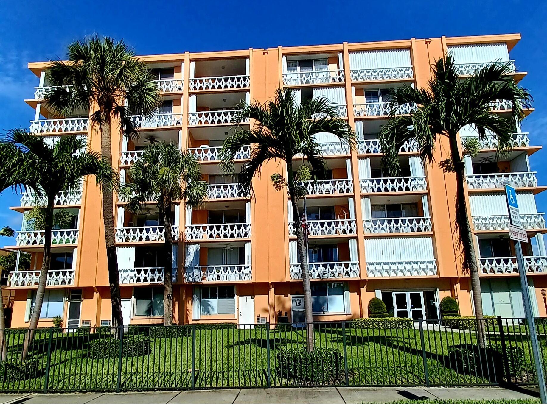 15 S Golfview Road 504 — photo