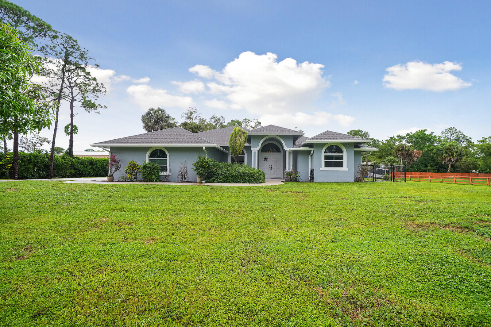 16395 E Hialeah Drive E — photo