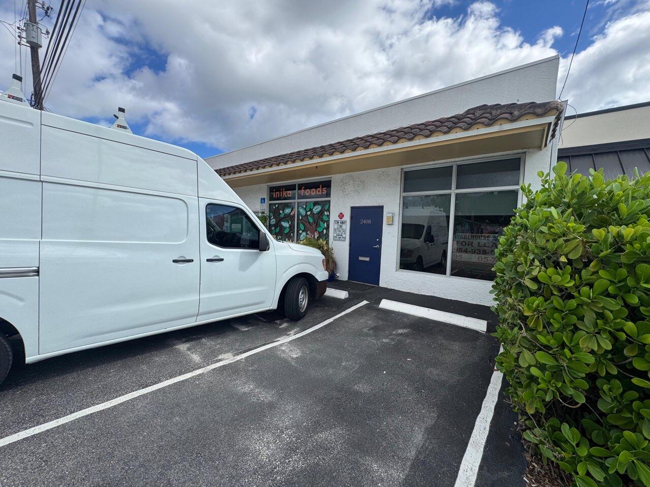 2408 N Dixie Highway 2408 — photo