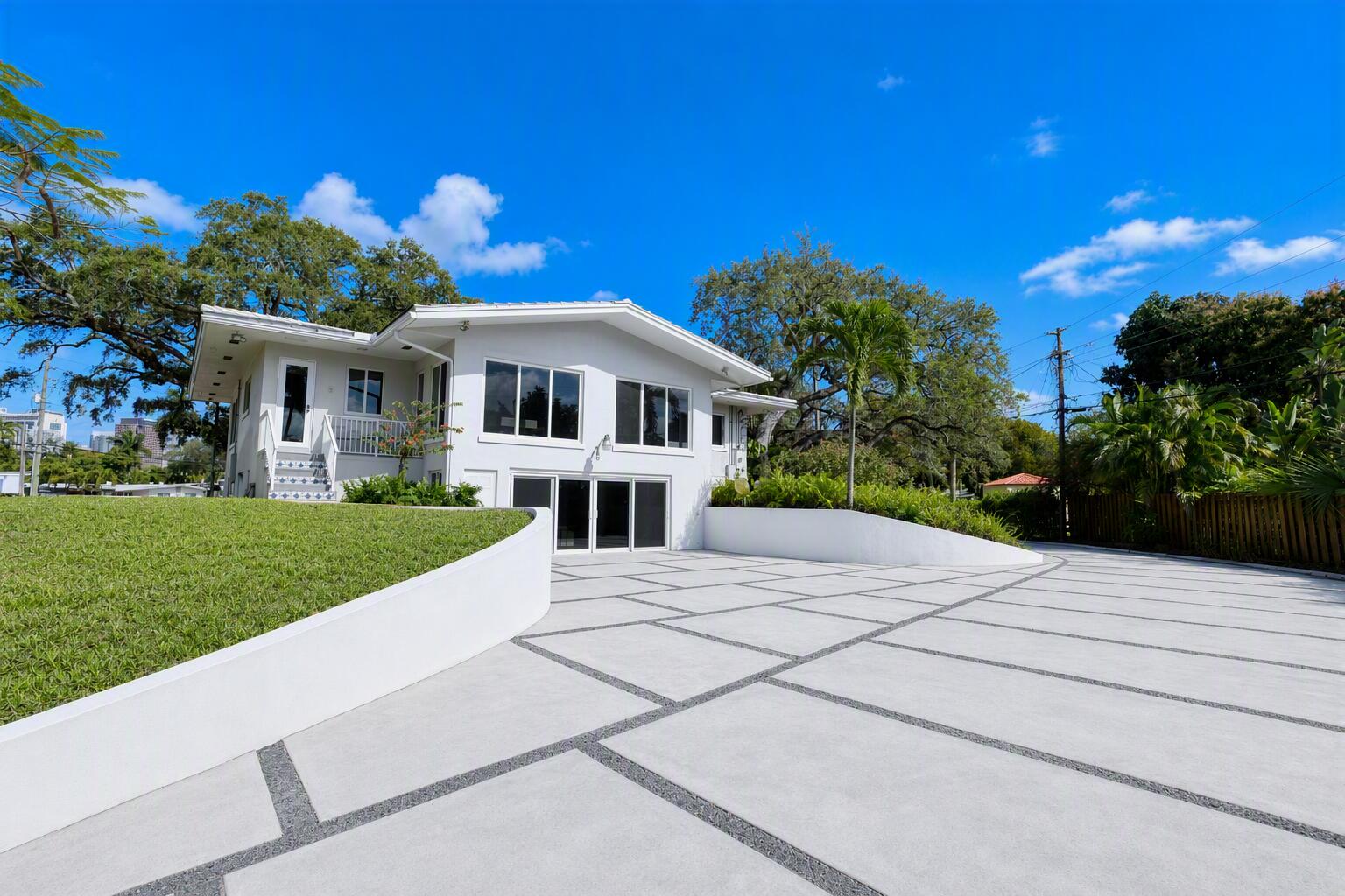 600 SW 12th Street — photo