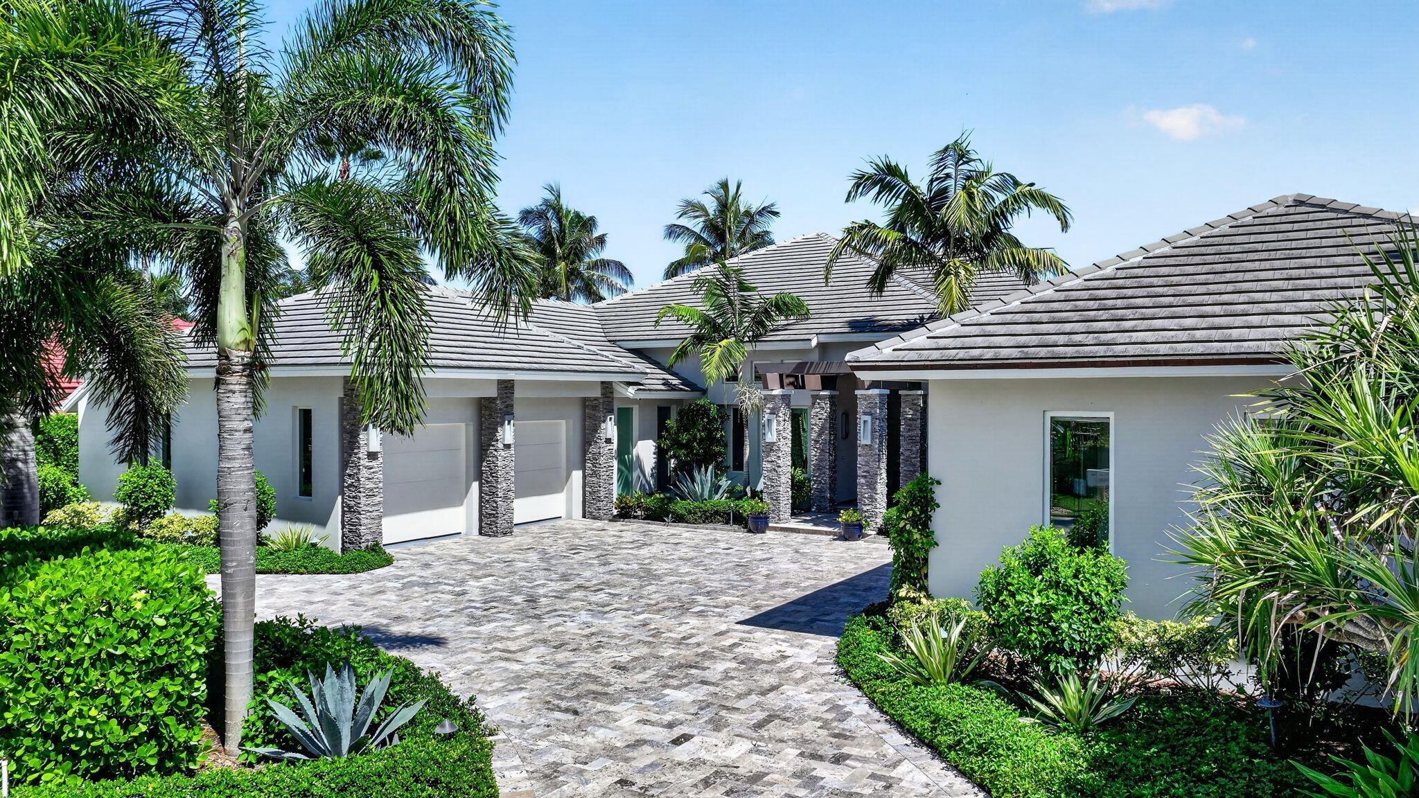 7037 SE Harbor Circle — photo