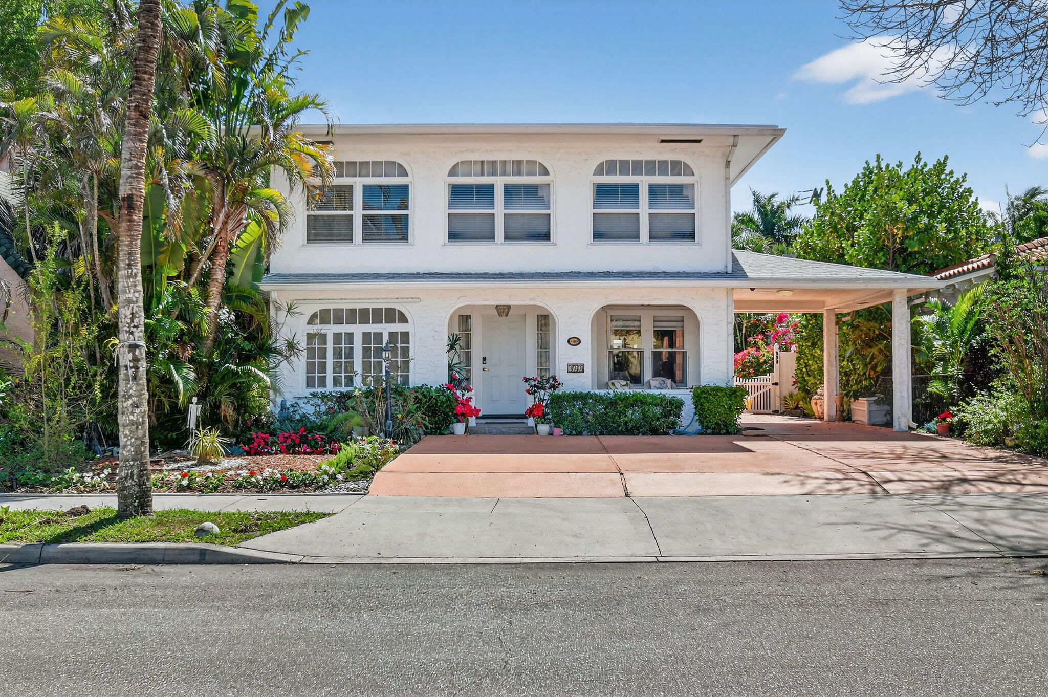 328 Monroe Drive — photo