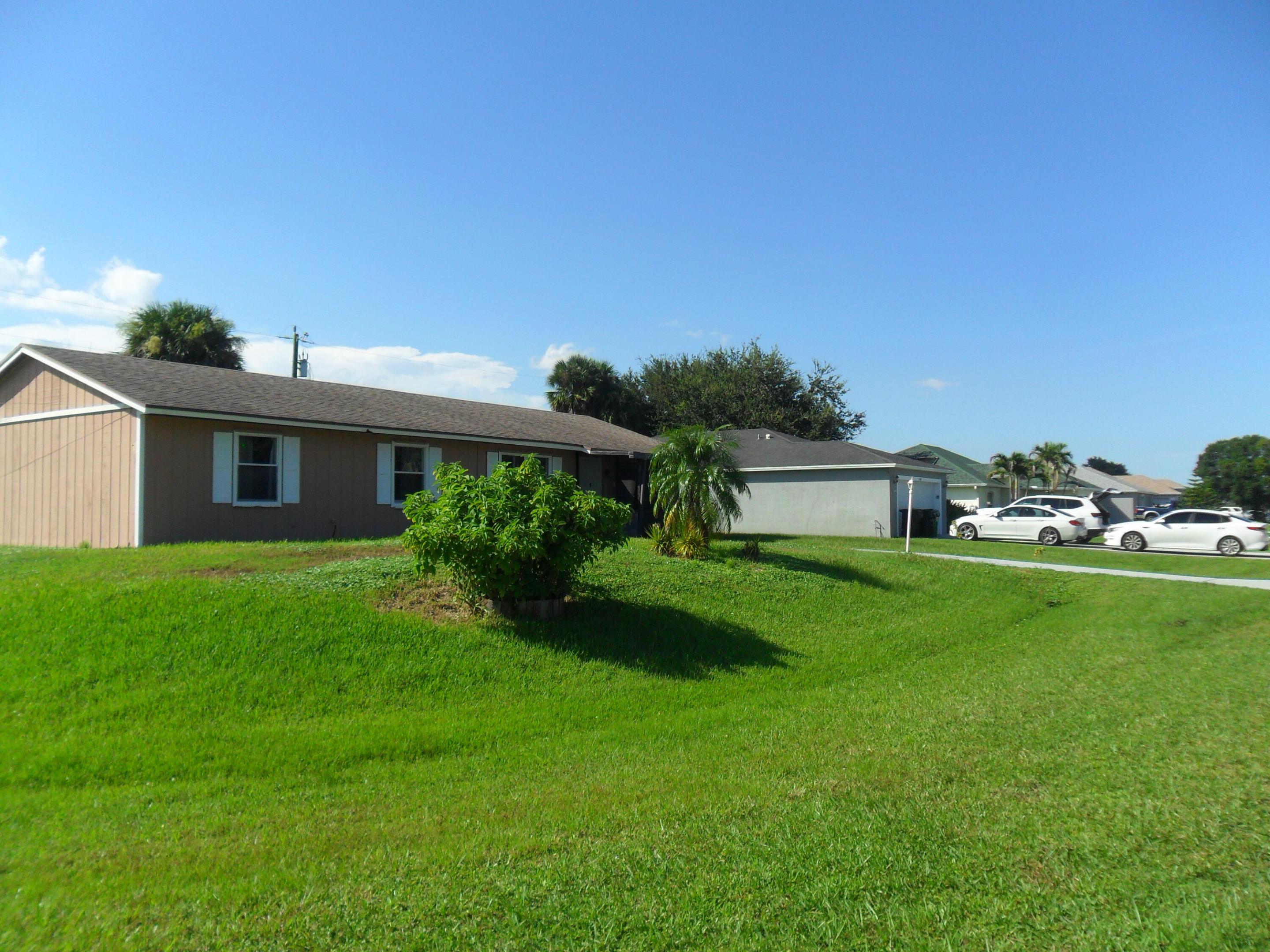 2574 SW Deckard Street — photo