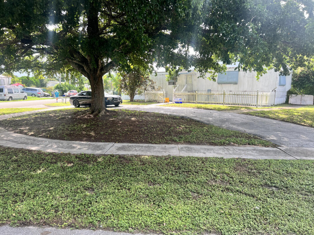 5385 Elaine Circle — photo