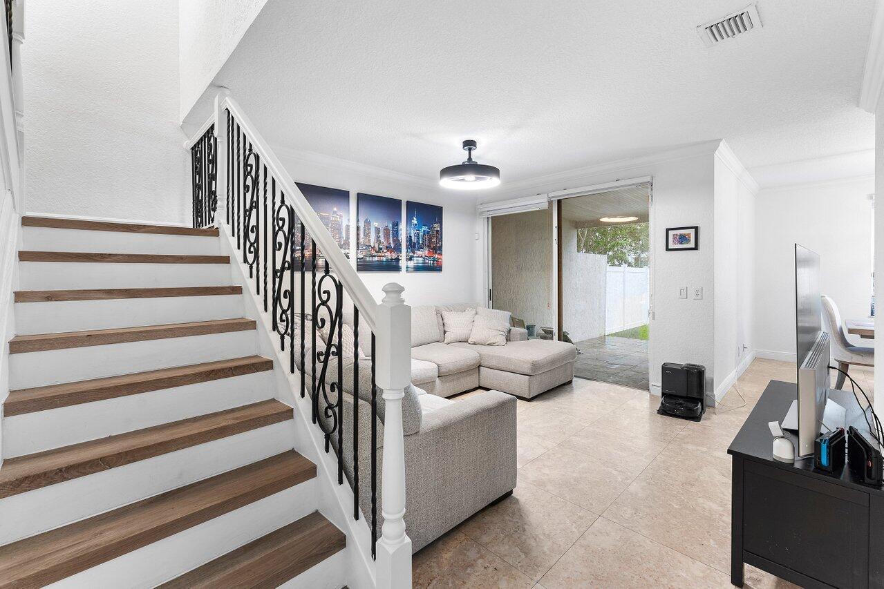 16856 SW 1st Place — photo
