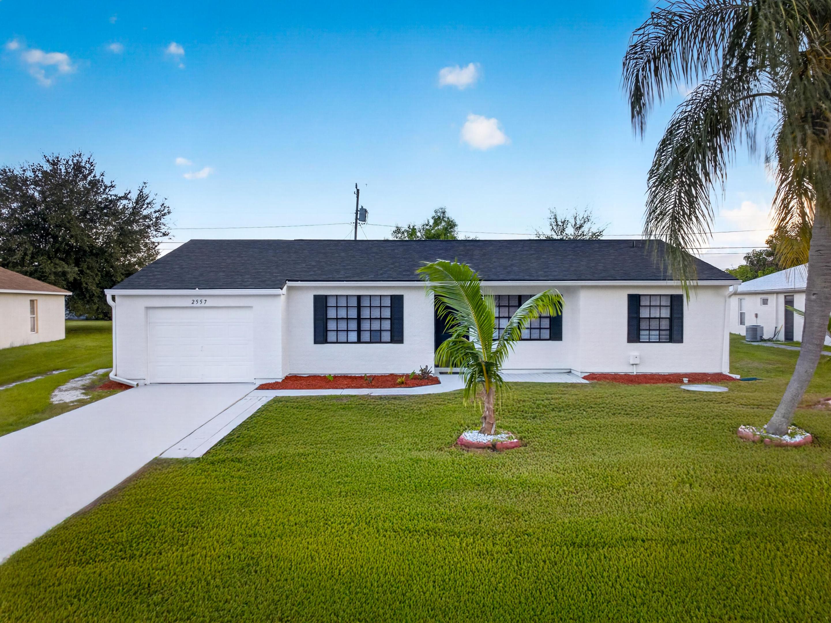 2557 SE Robin Circle — photo