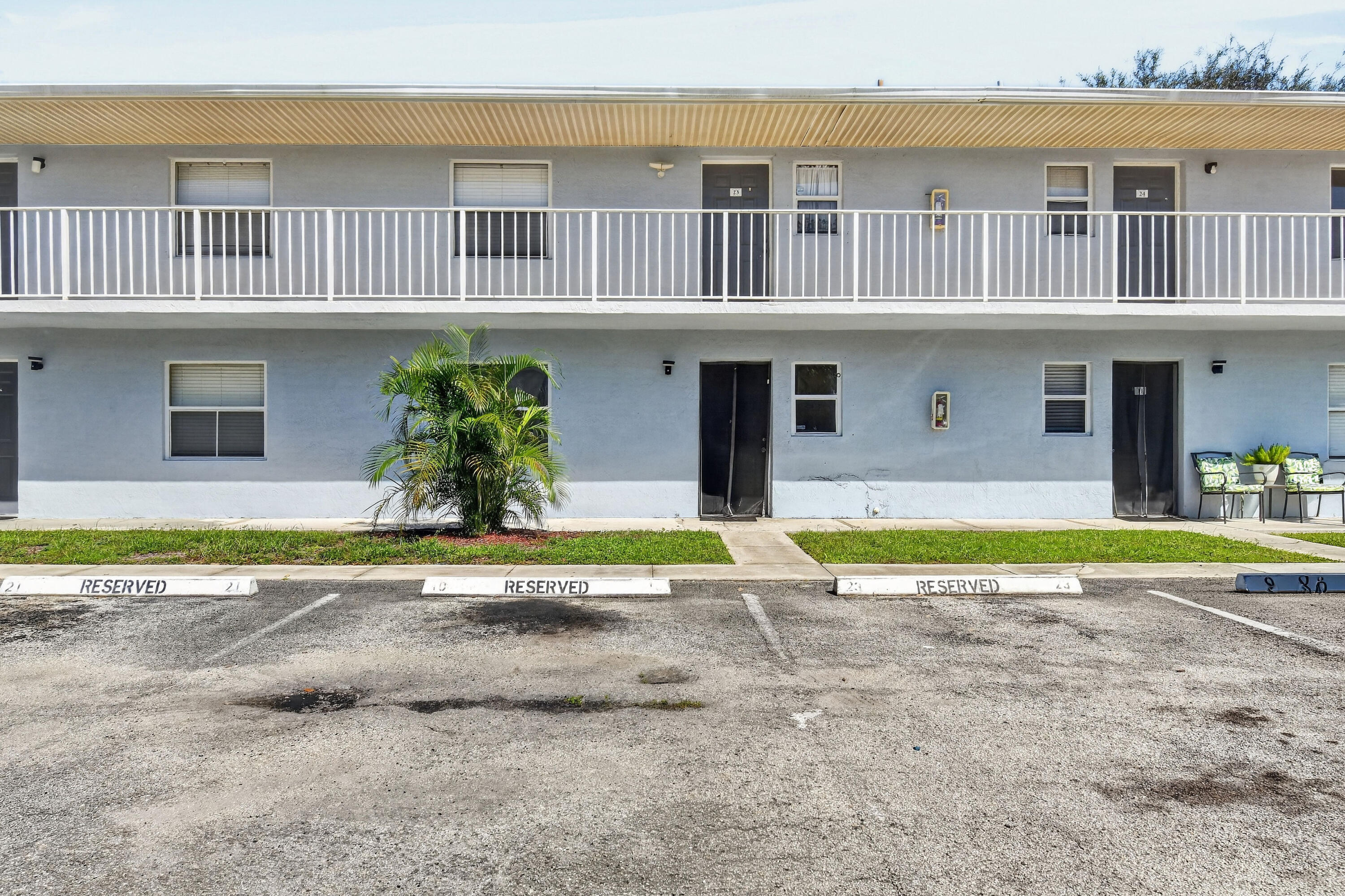617 Ixoria Avenue 23 — photo