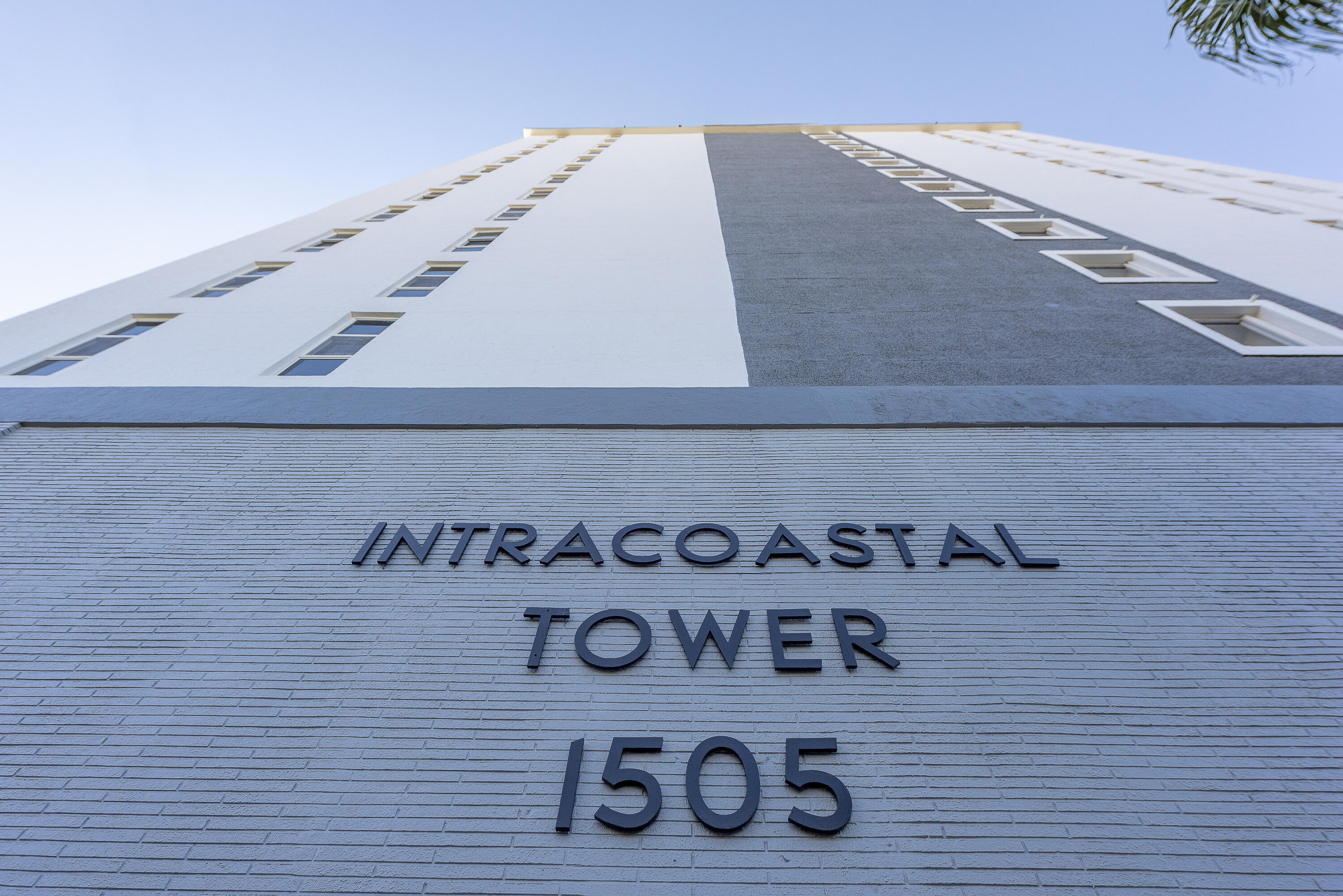 1505 N Riverside Drive 703 — photo