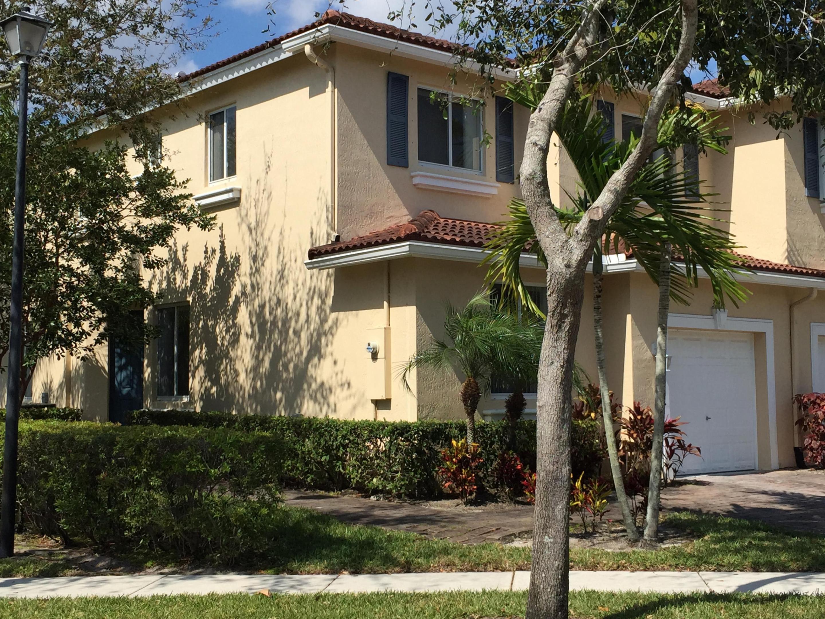 3121 N Evergreen Circle — photo