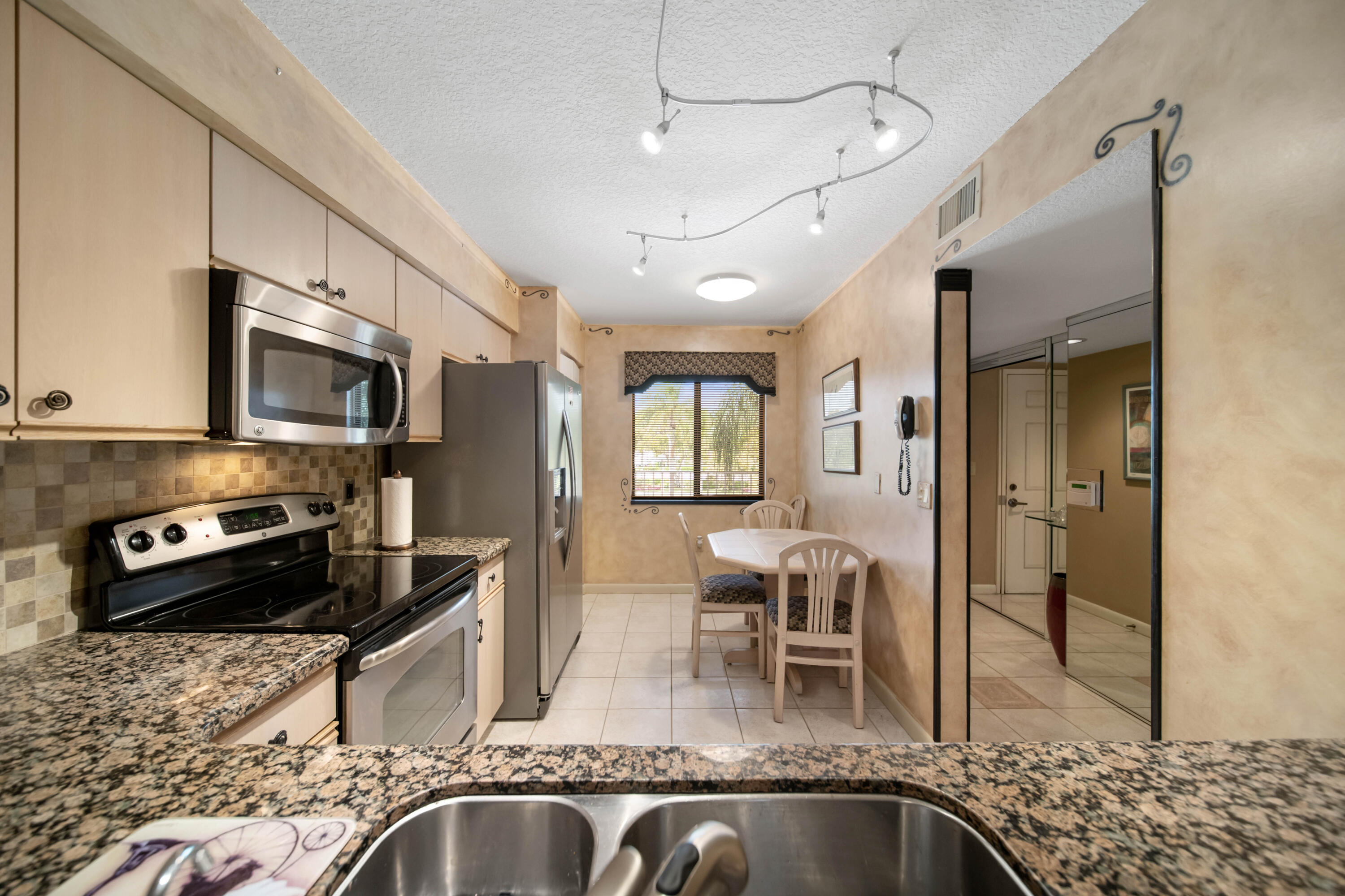 6037 Pointe Regal Circle 307 — photo