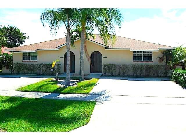 1427 Riverside Circle — photo