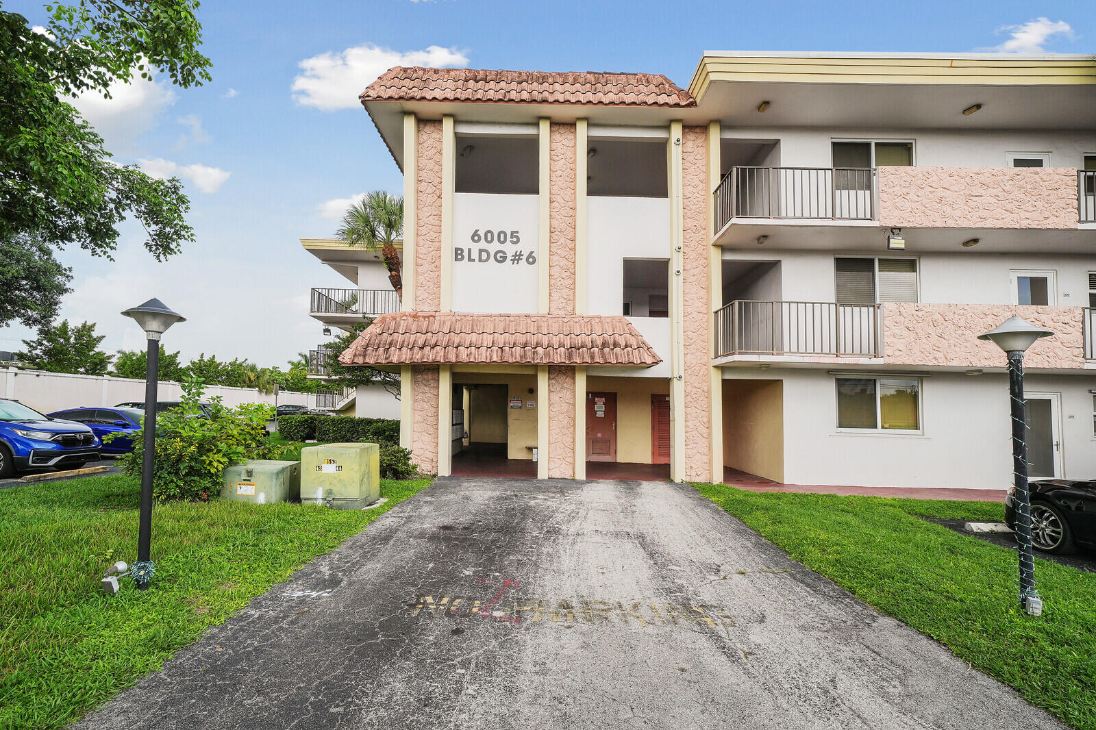 6005 Del Lago Circle 311 — photo