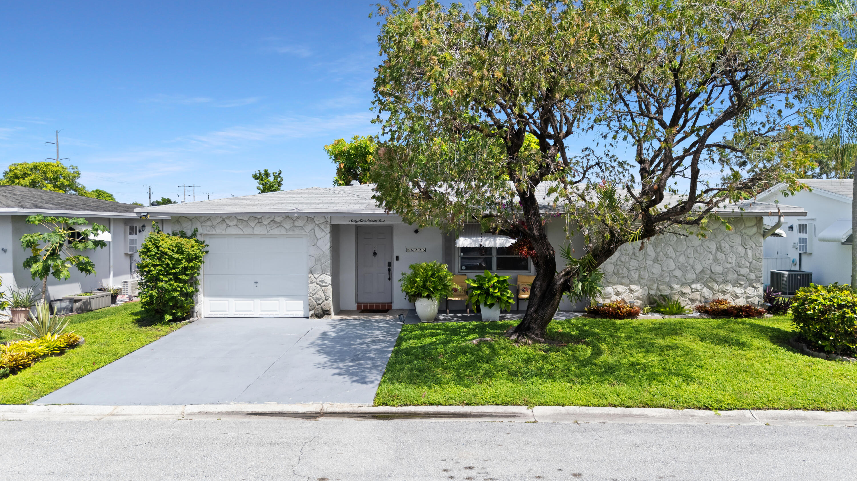 6995 NW 10th Court — photo
