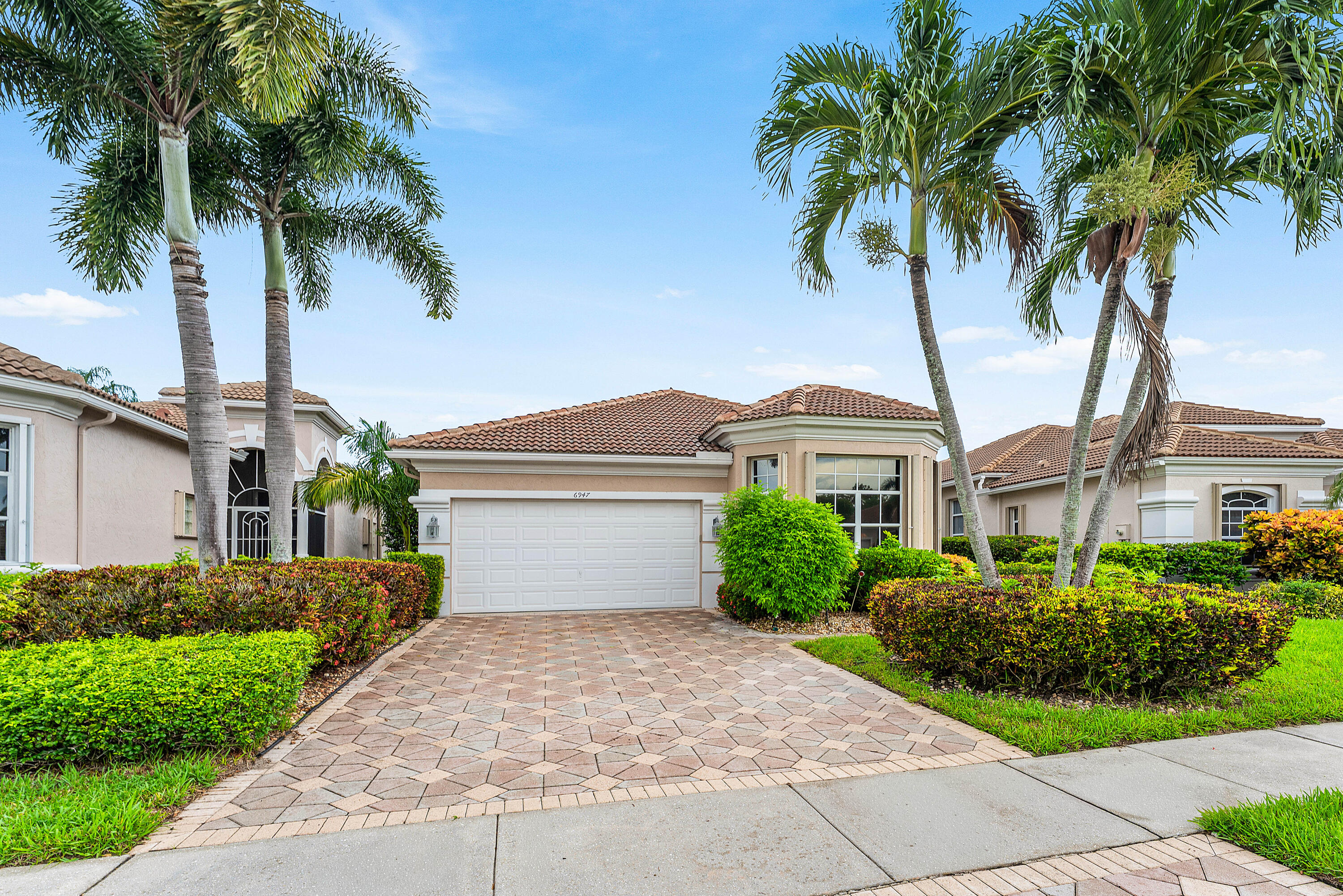 6947 Fairway Lakes Drive — photo