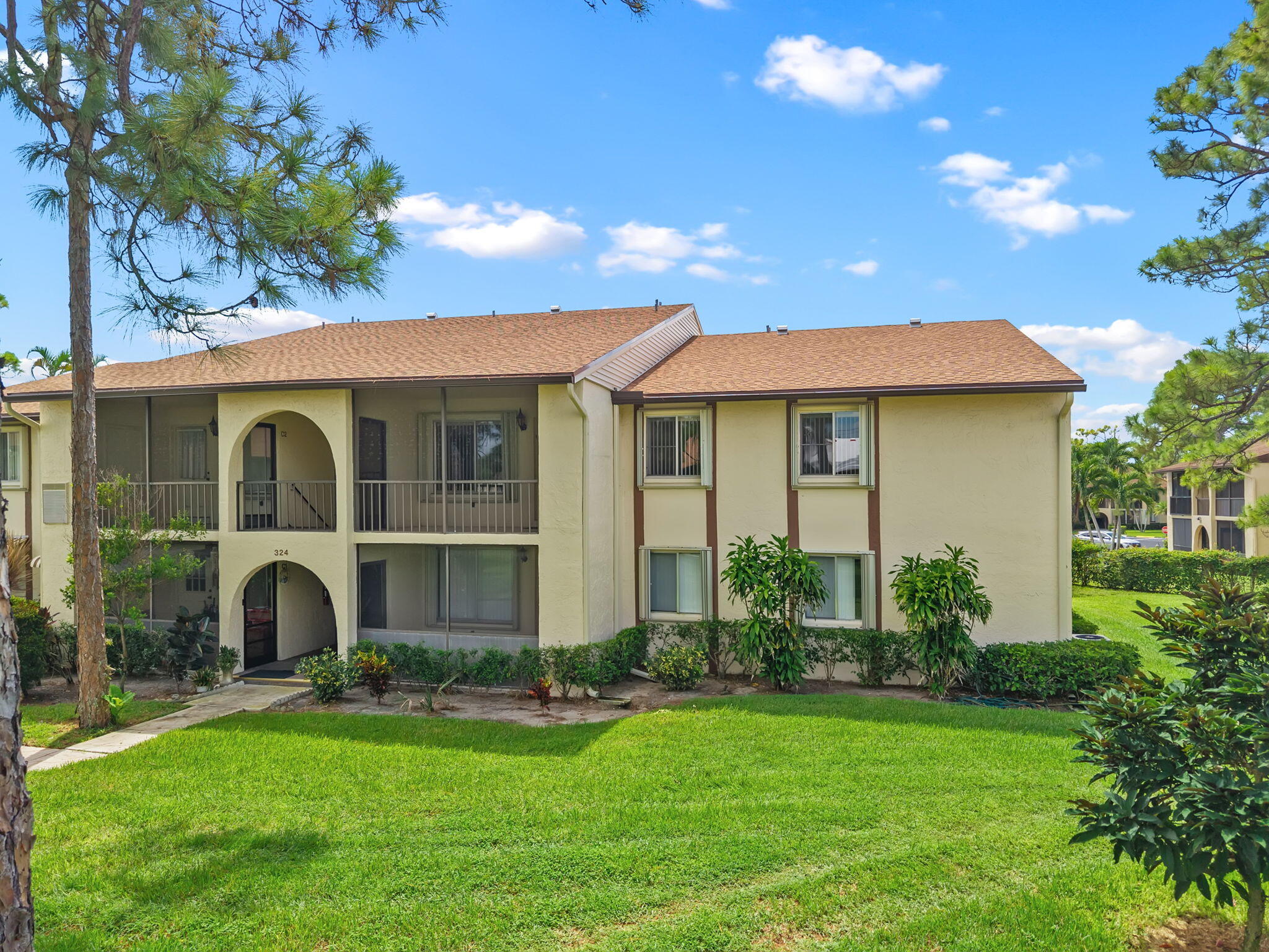 324 Knotty Pine Circle B-2 — photo