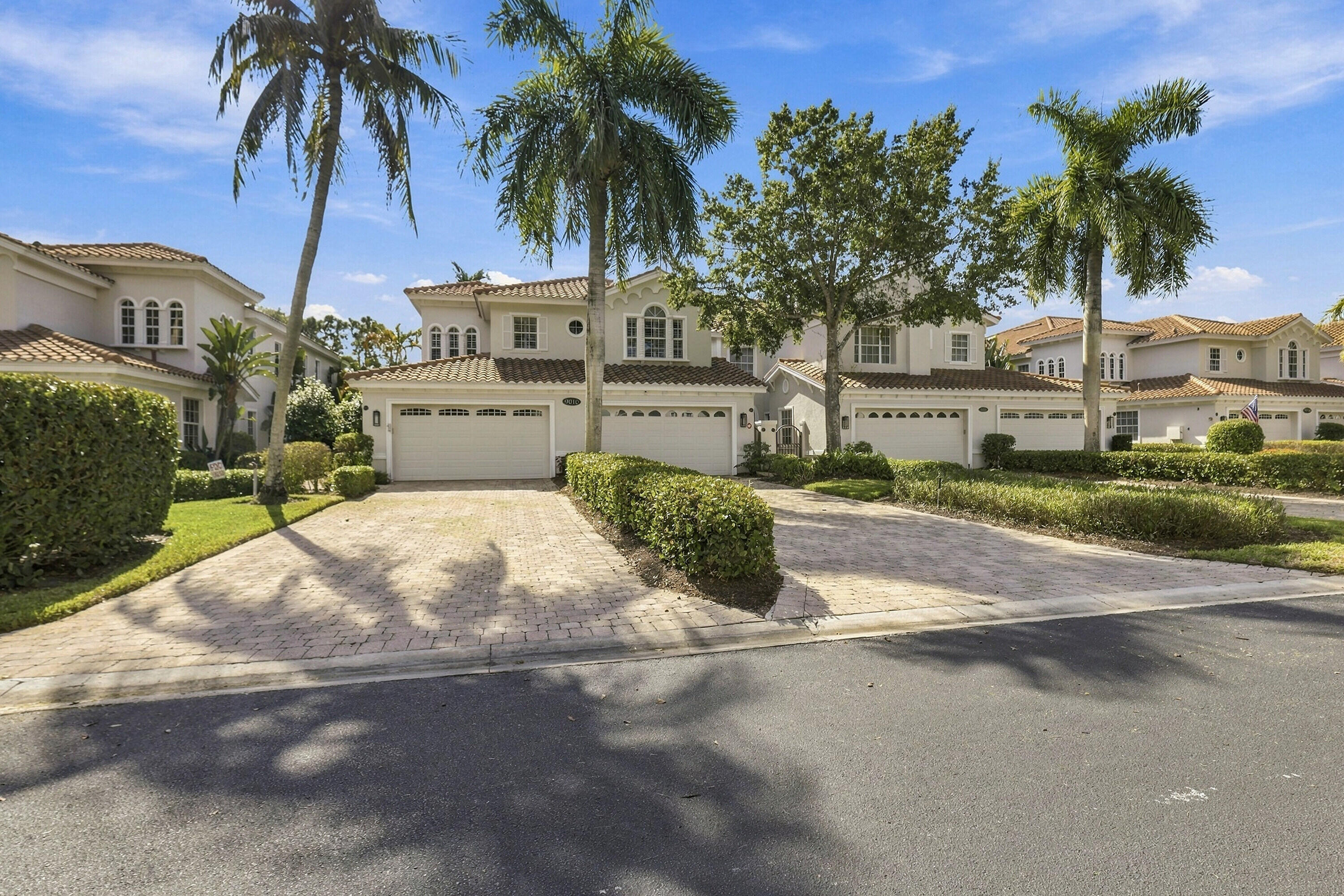9010 Cascada Way — photo