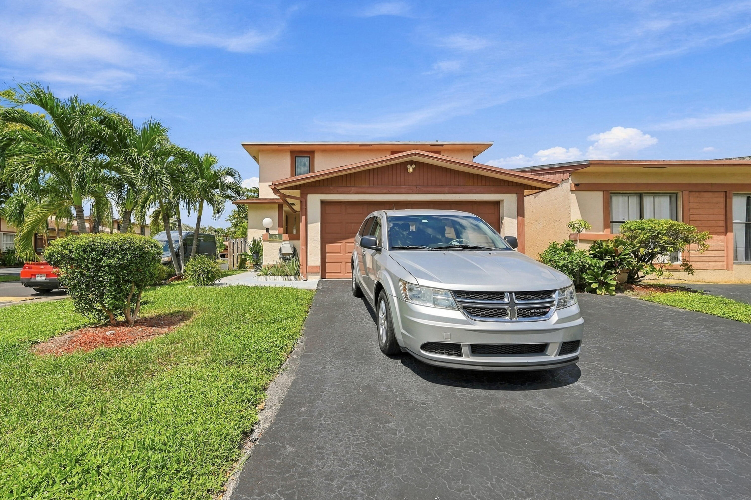 Home in Sunrise, FL 33313 — photo 2