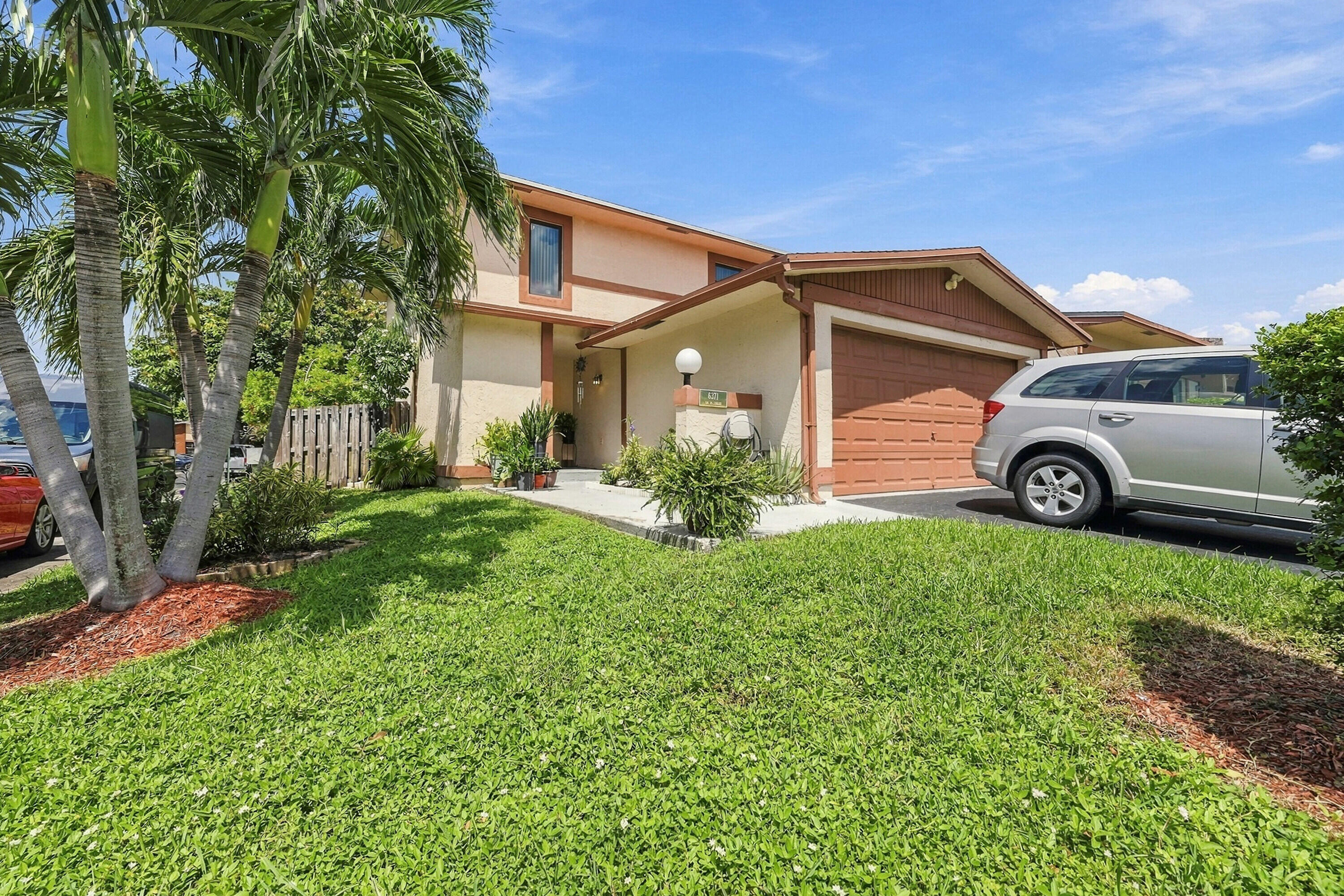 Home in Sunrise, FL 33313 — photo 3