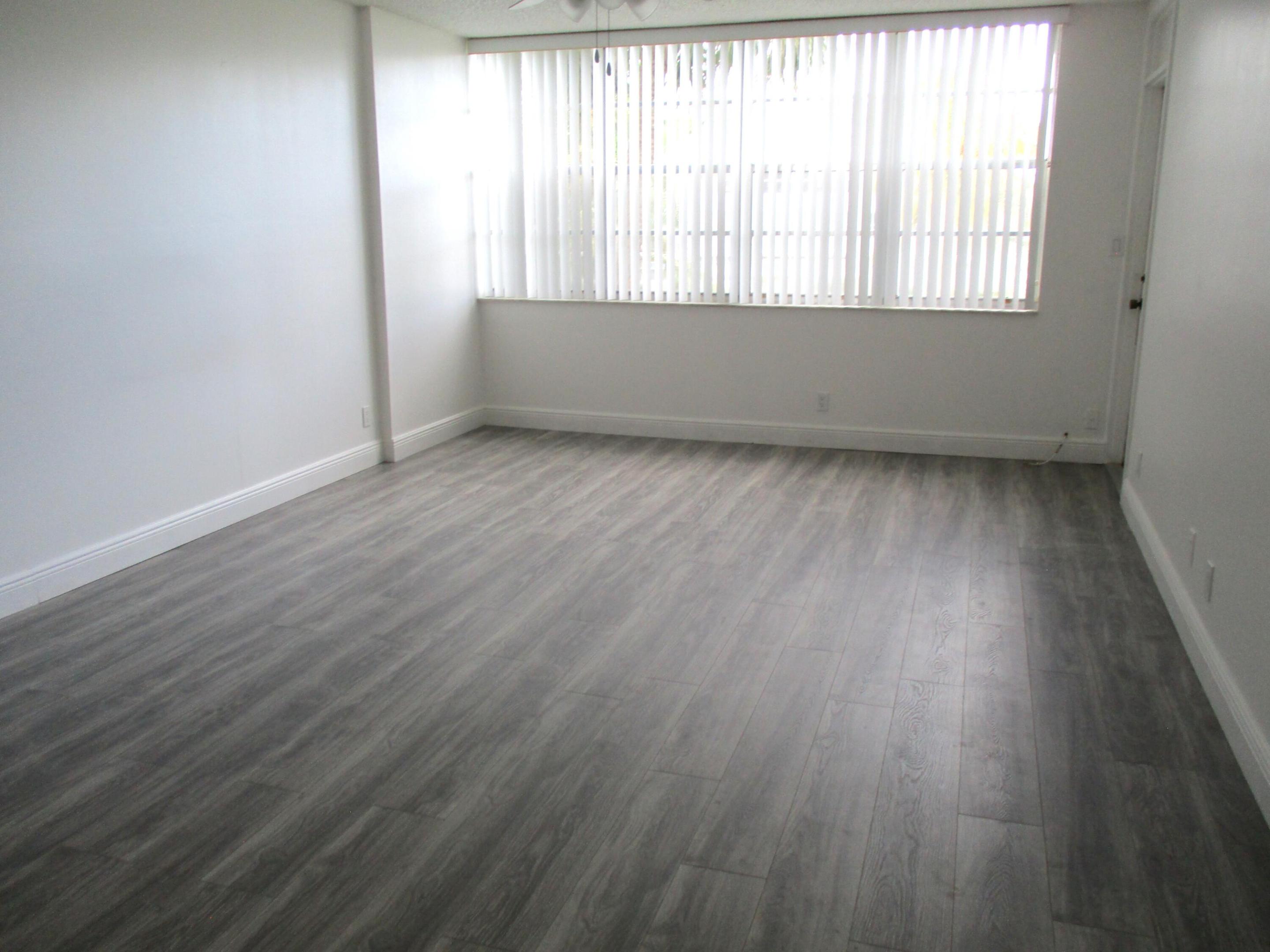 2761 Taft Street 207 — photo