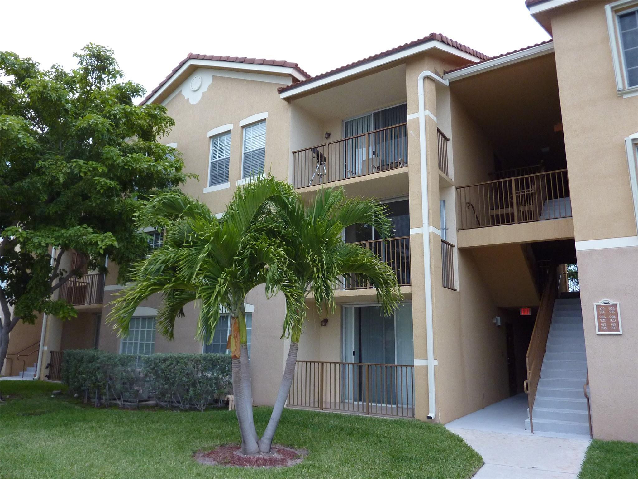 913 Villa Circle 913 — photo