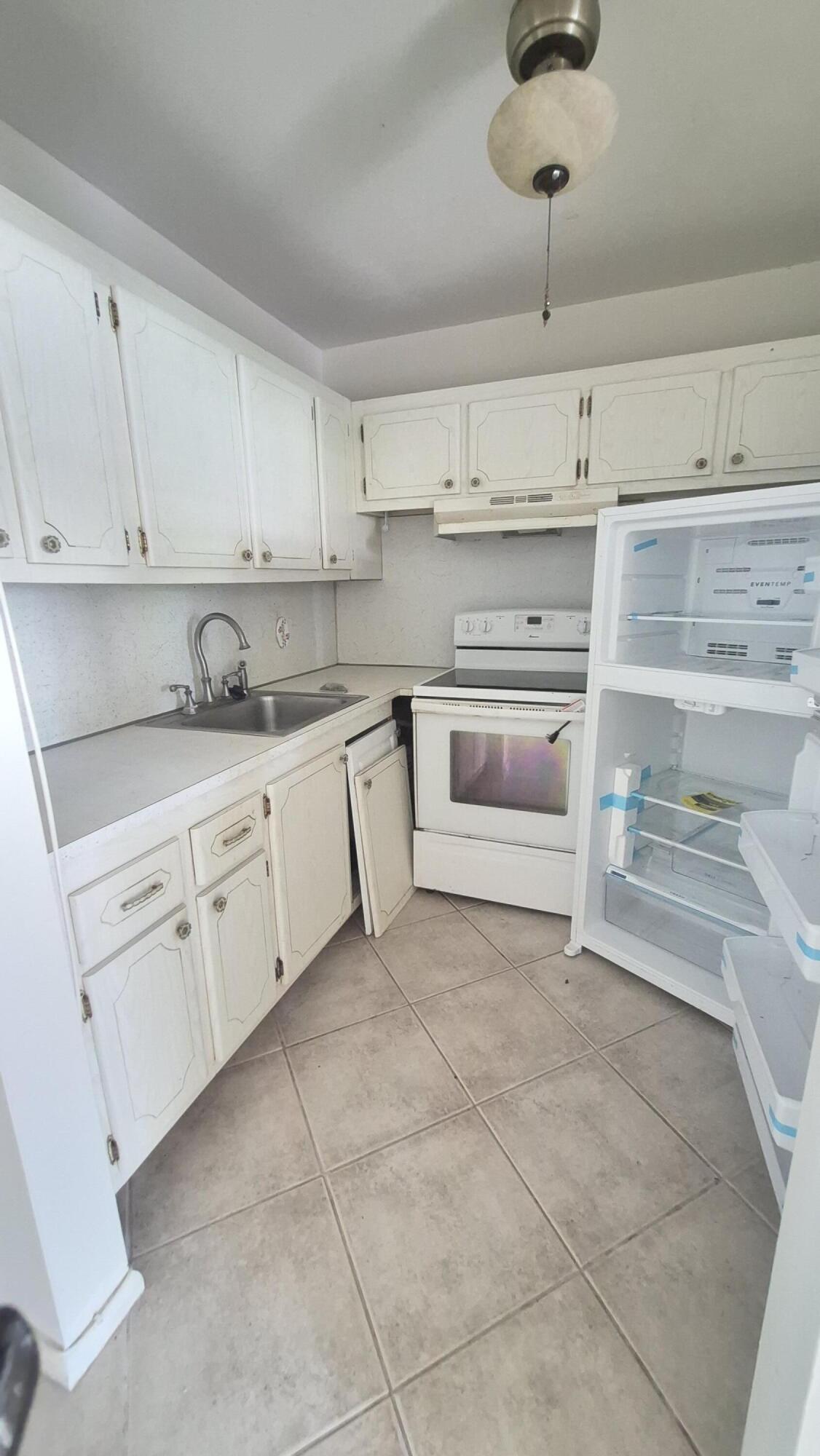 79 Canterbury D — photo