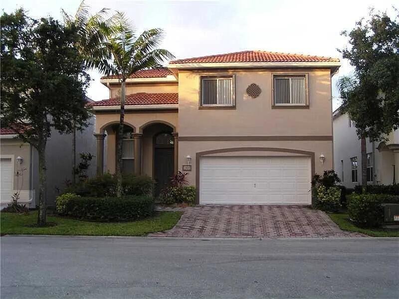 1309 Alicante Court — photo