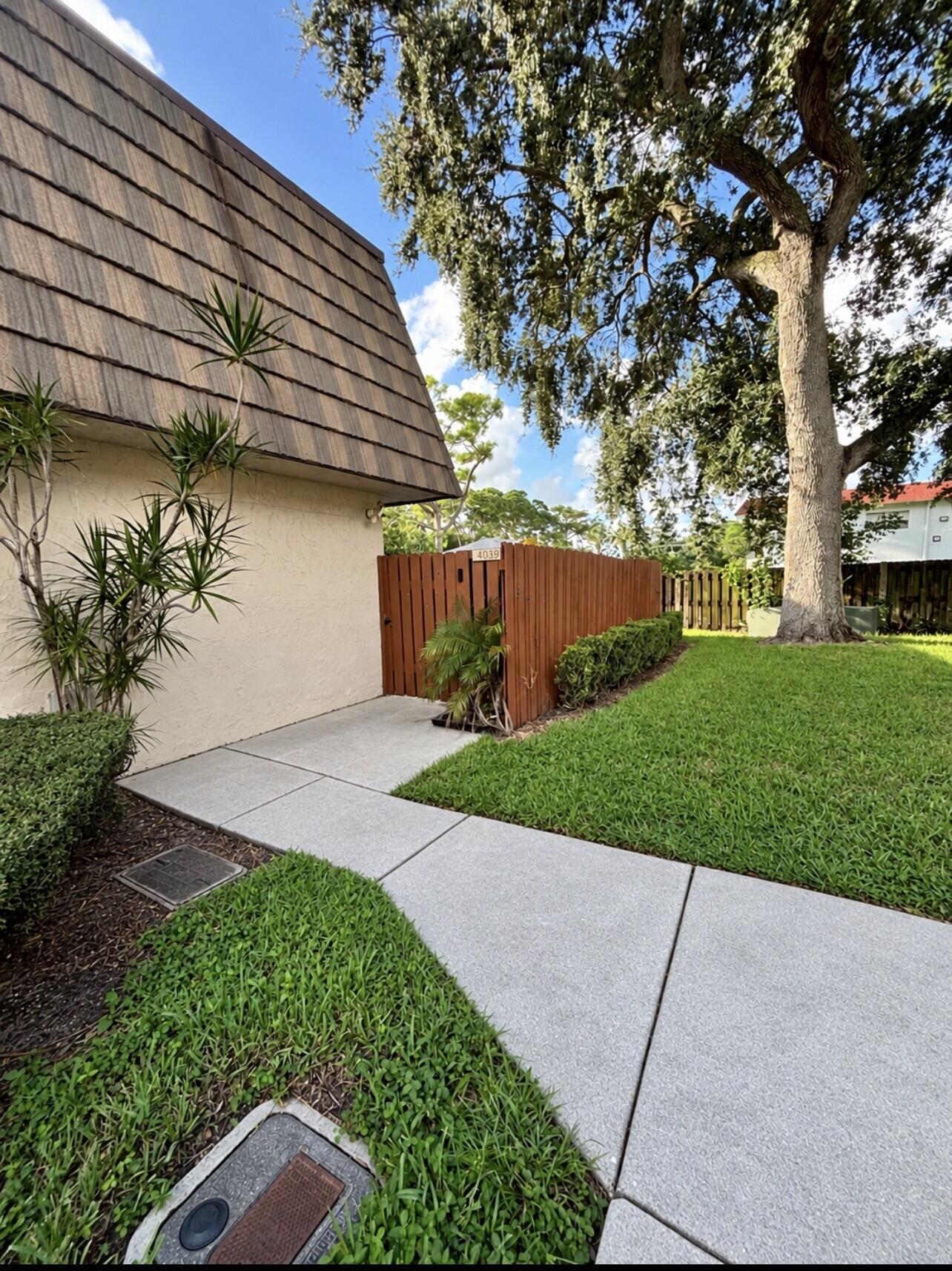 4039 Palm Bay Circle B — photo