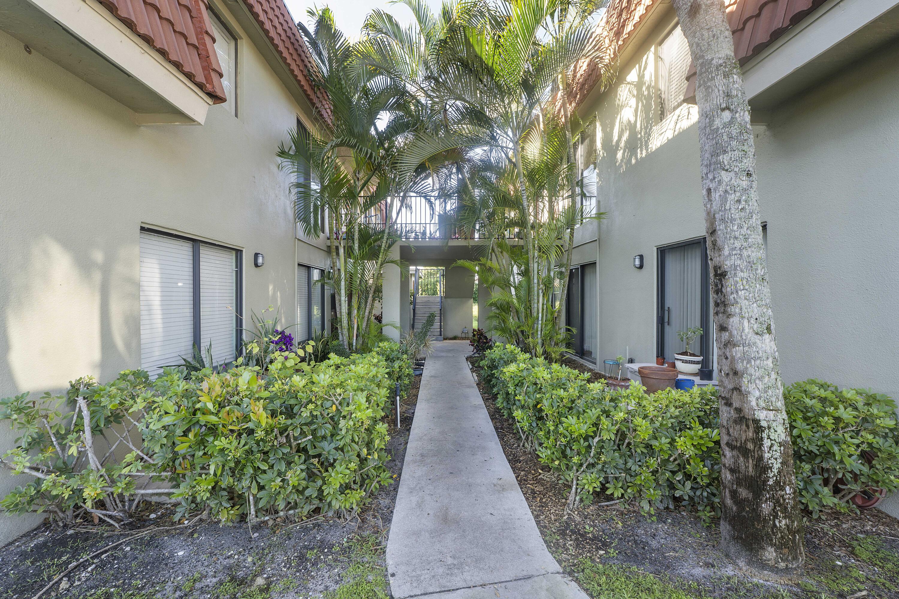 11392 Royal Palm Boulevard 11392 — photo