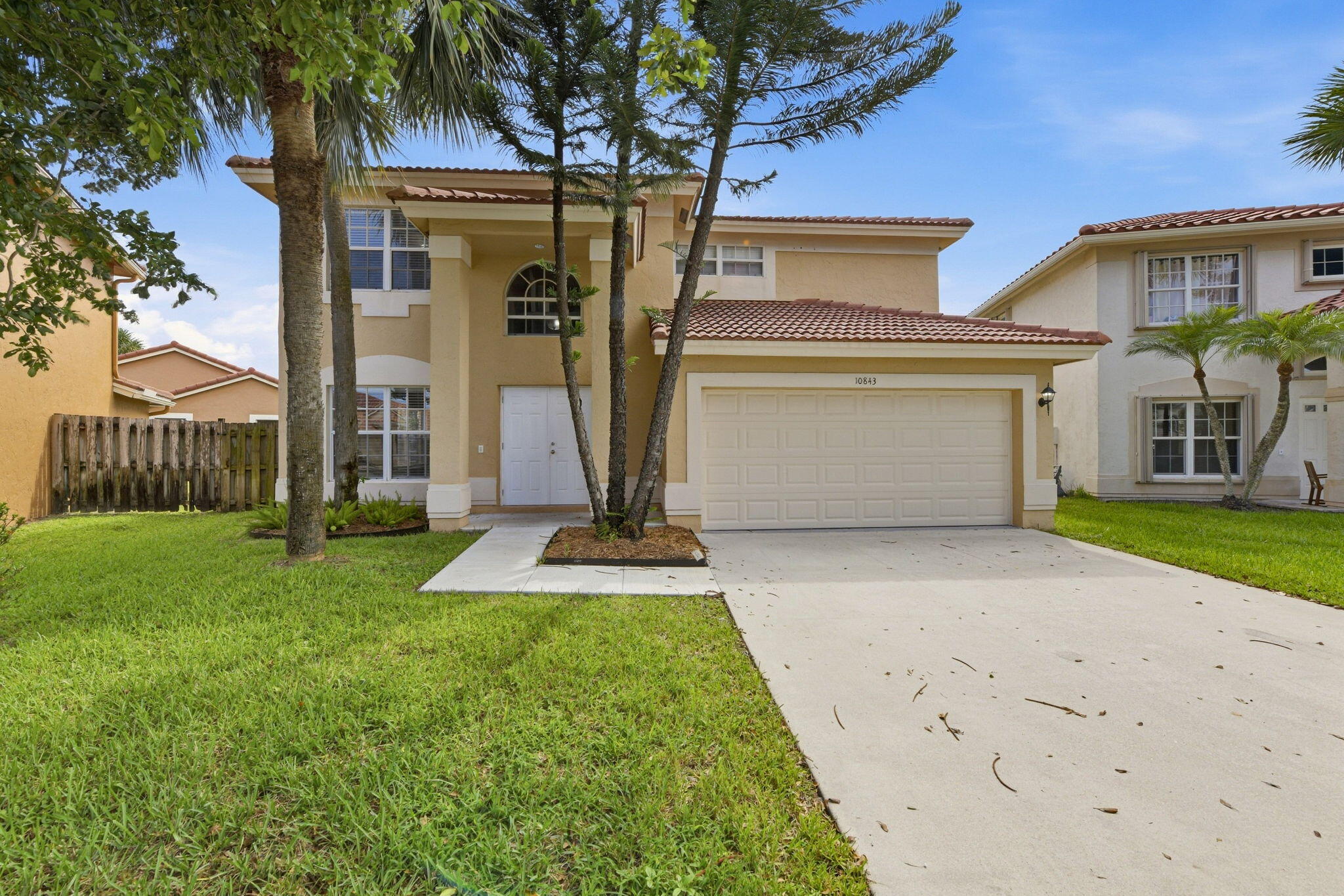 10843 Buttonwood Lake Drive — photo