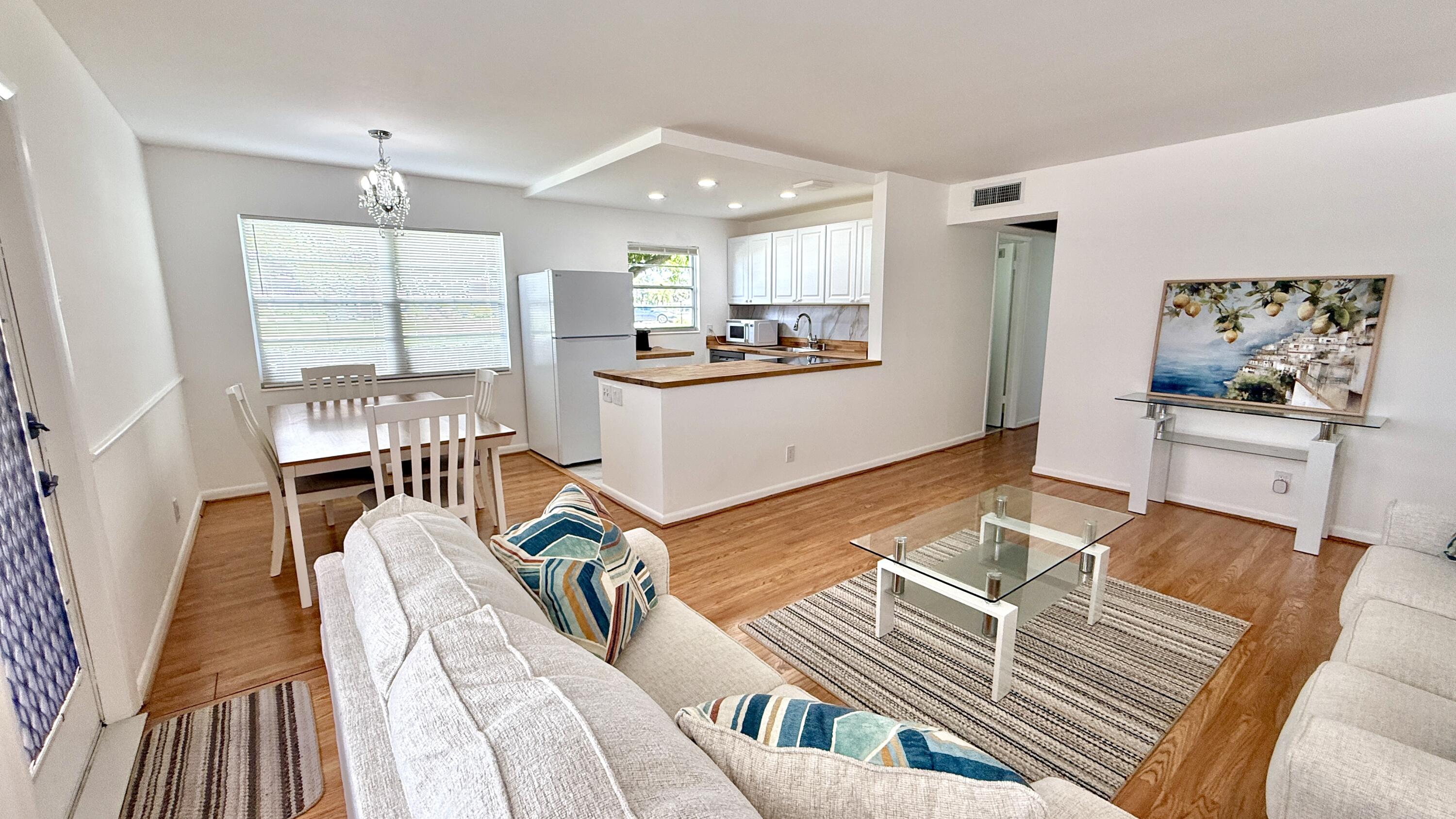 114 Oakridge I 114 — photo