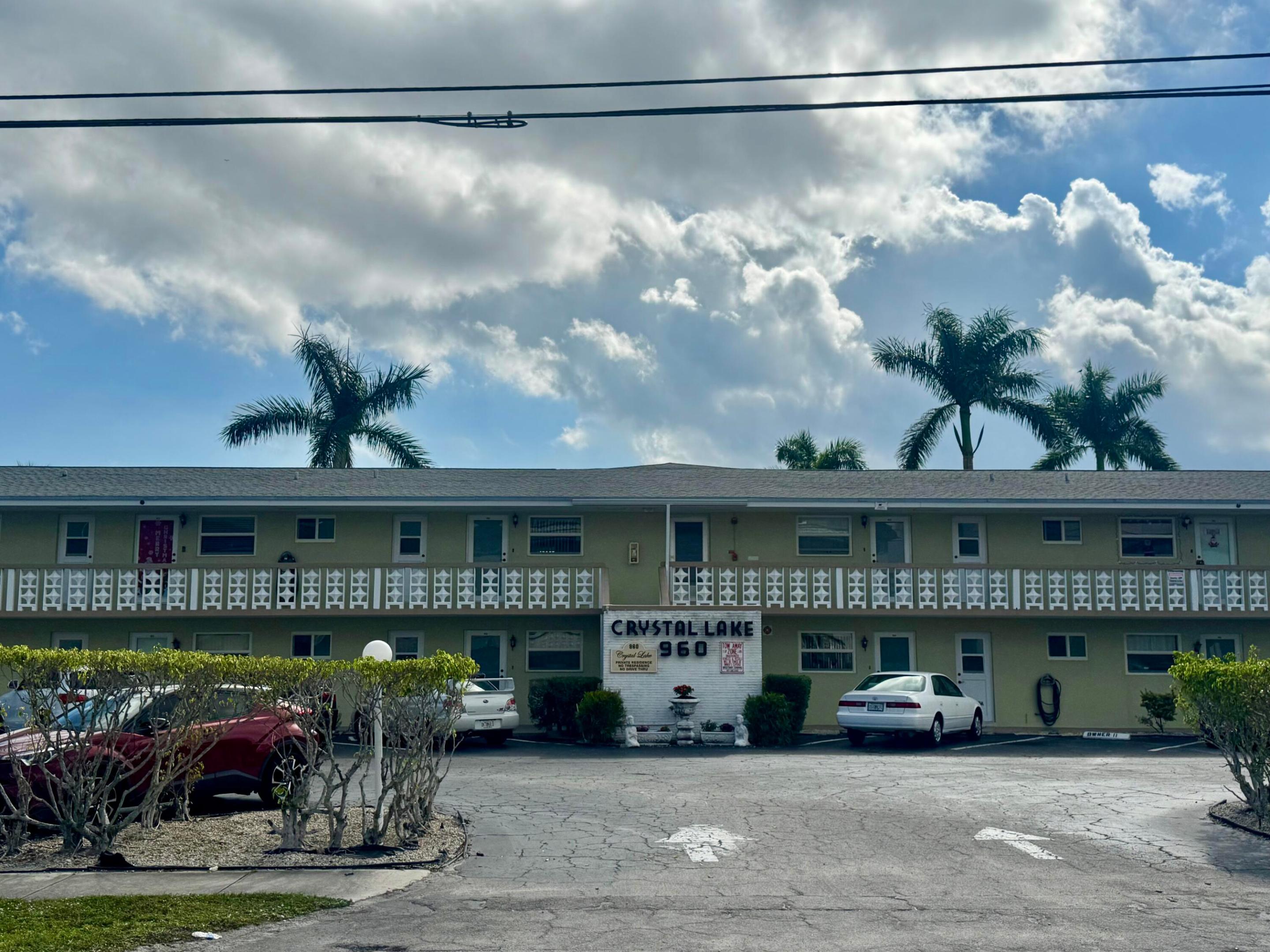 960 Crystal Lake 206 — photo
