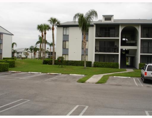 1105 Green Pine Boulevard C2 — photo
