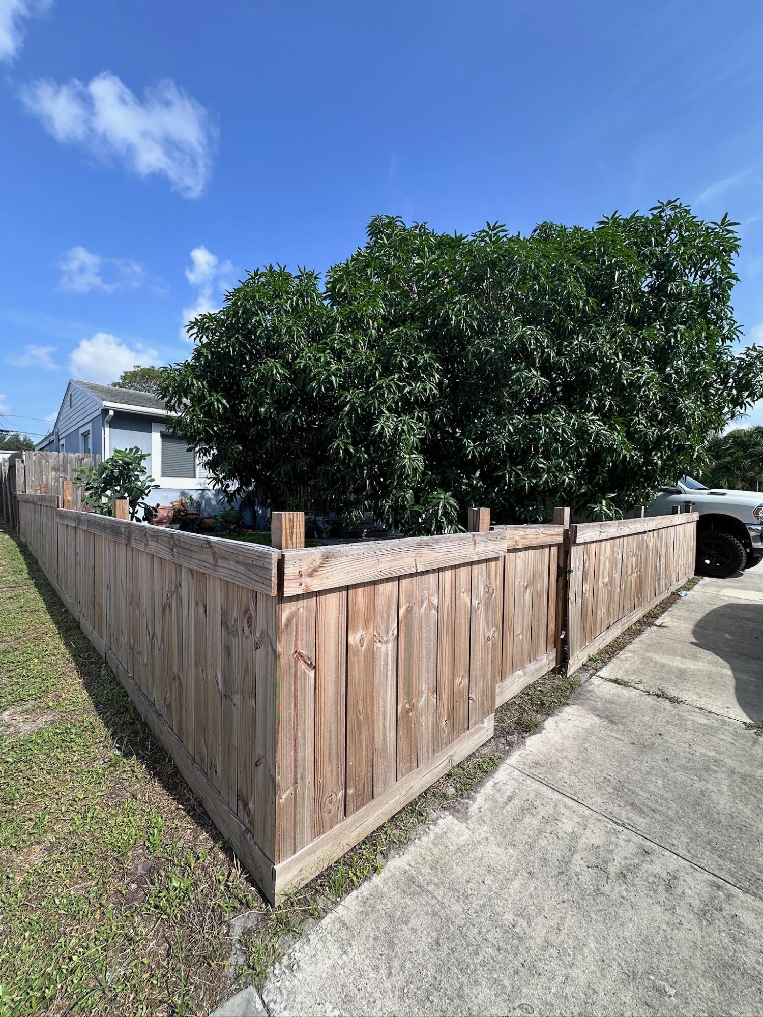 1013 N C Street — photo